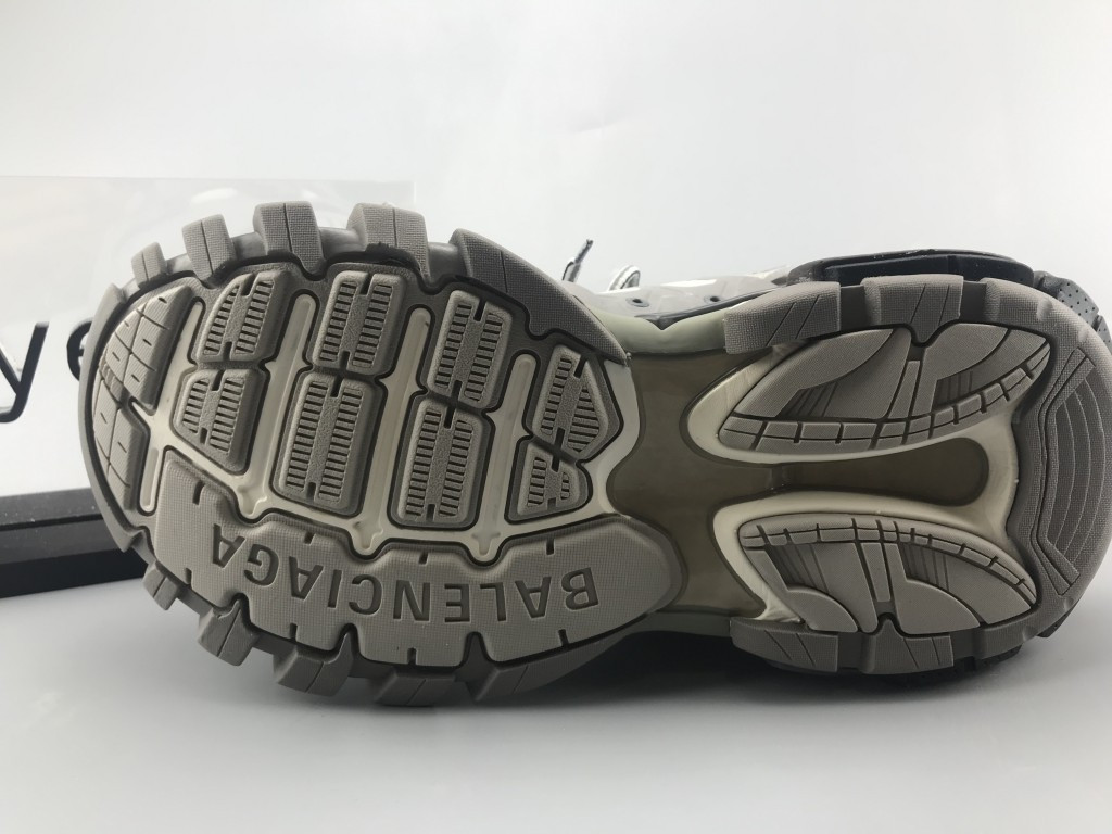 UA TRACK TRAINERS IN GREY AND WHITE MESH AND NYLON