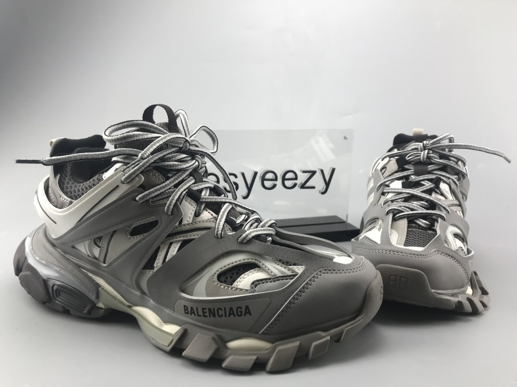 UA TRACK TRAINERS IN GREY AND WHITE MESH AND NYLON