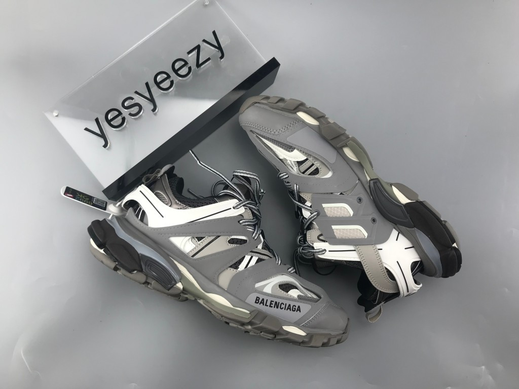 UA TRACK TRAINERS IN GREY AND WHITE MESH AND NYLON