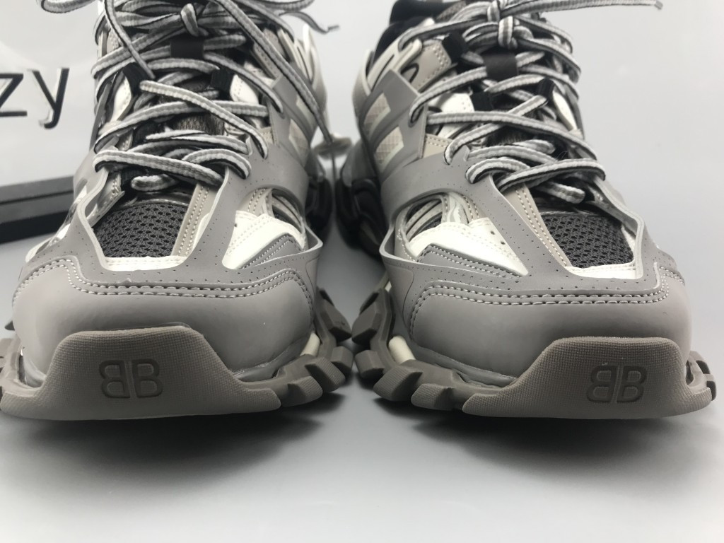 UA TRACK TRAINERS IN GREY AND WHITE MESH AND NYLON