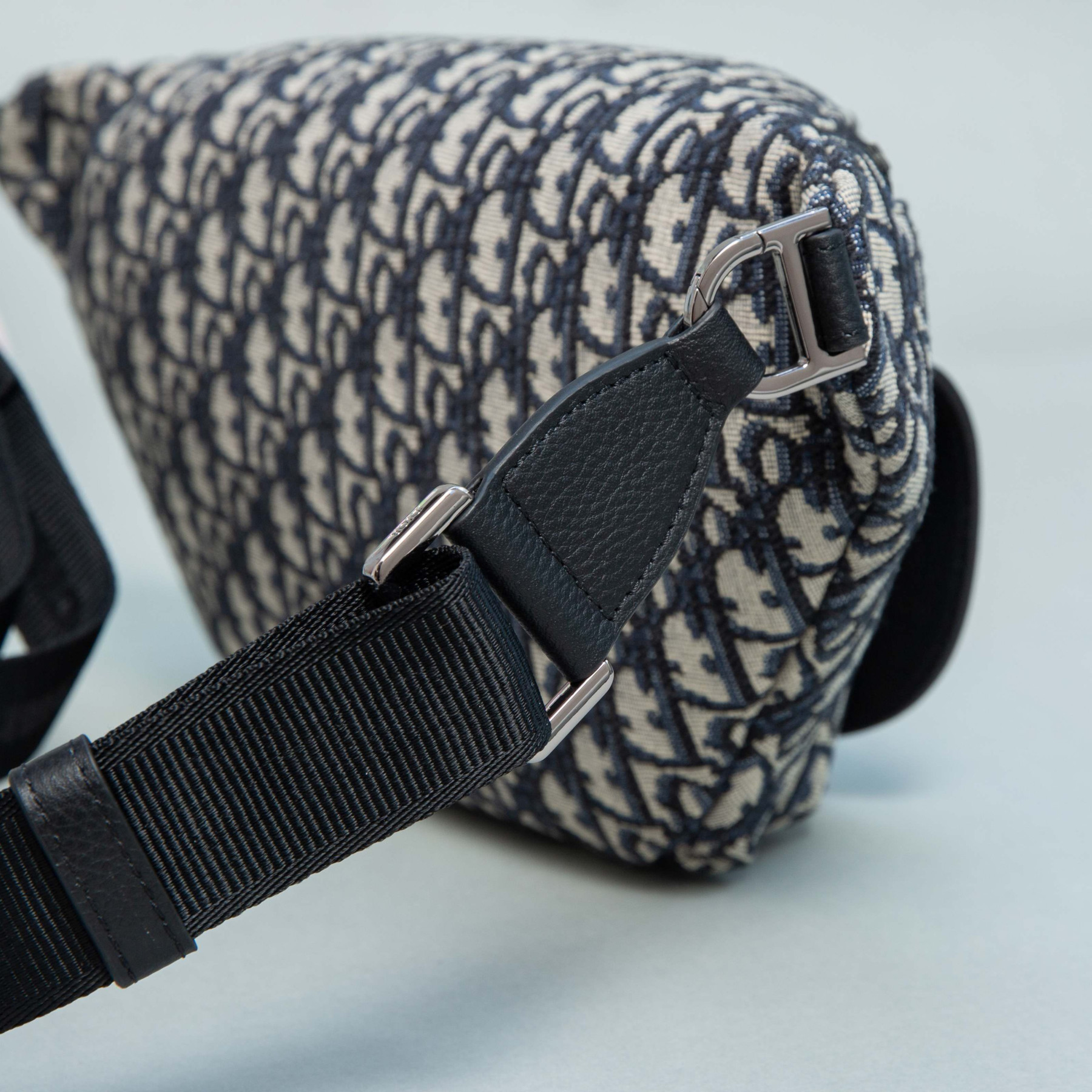 D10r saddle belt bag 39x17x10.5cm