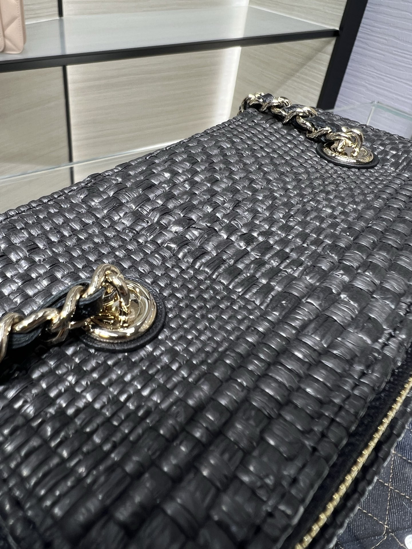 Ch**el classic long vanity with chain ap1341 9.5x17x8cm