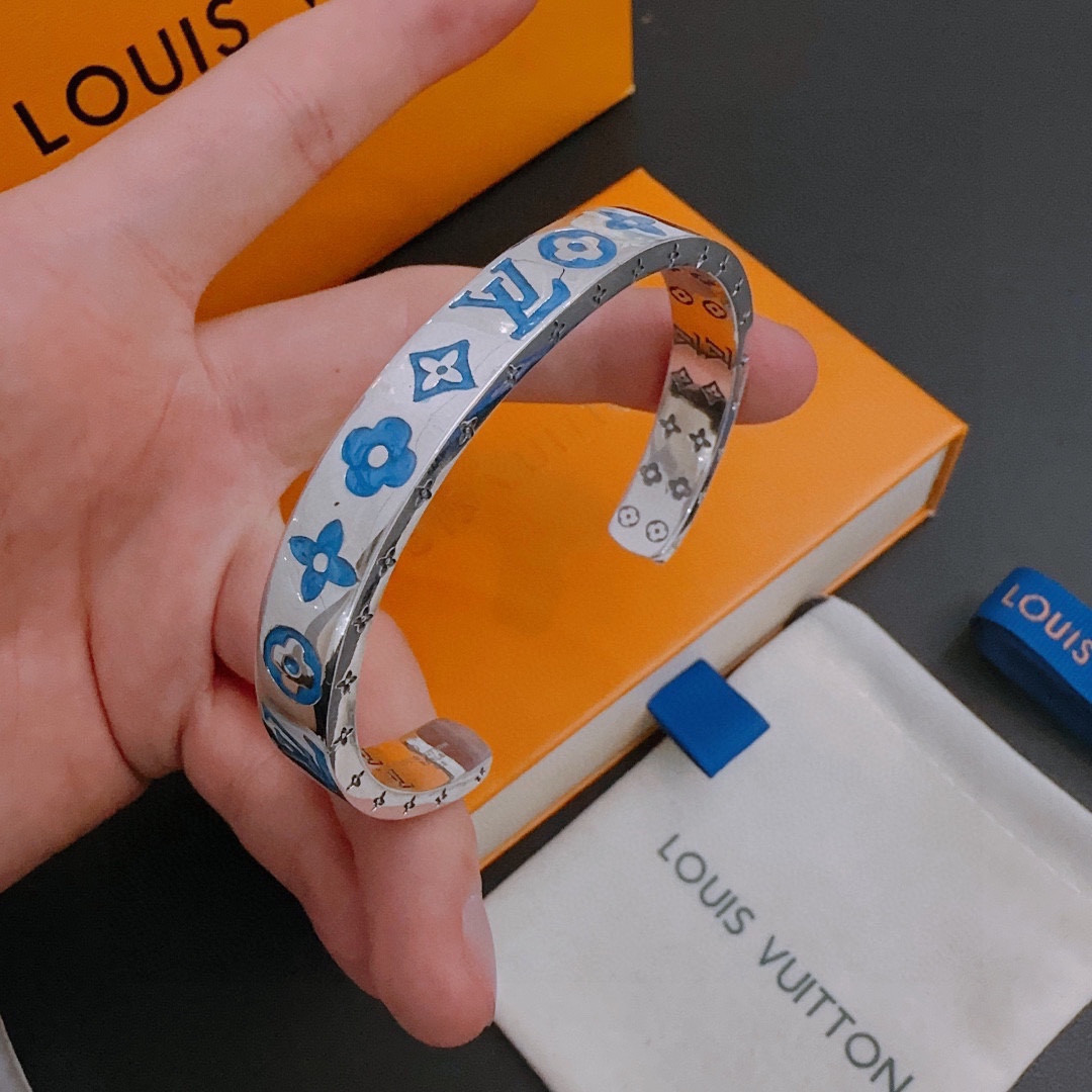 L0vis Vvtt0n Bracelet