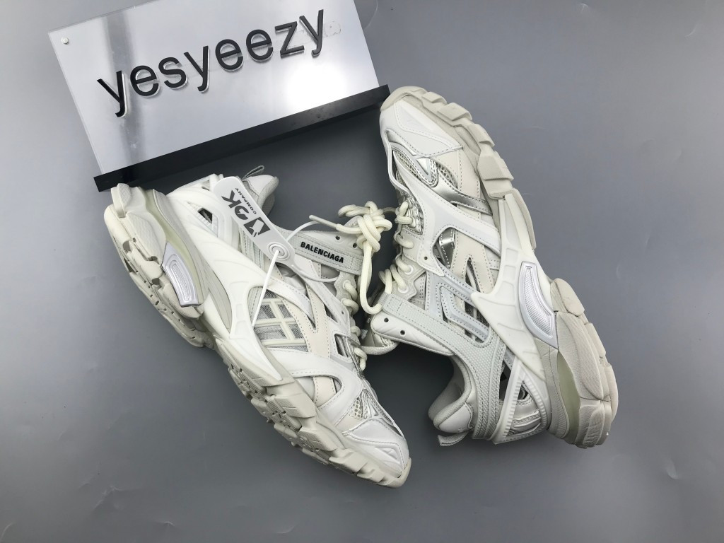 UA TRACK.2 TRAINERS IN WHITE MESH AND NYLON