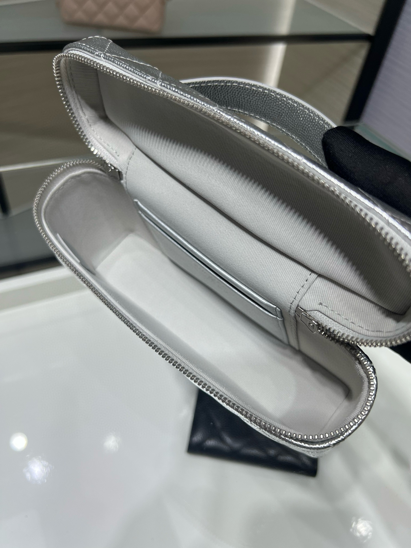 Ch**el classic vanity with chain handbag ap4385 17x19.5x5cm