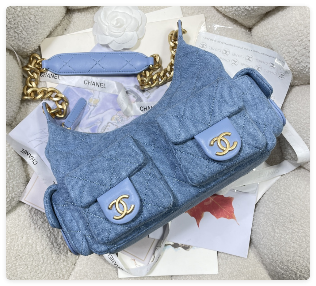 ch**el cruise 2024/25 large hobo bag washed De*1m & gold-tone metal blue  22x 31x 15cm
