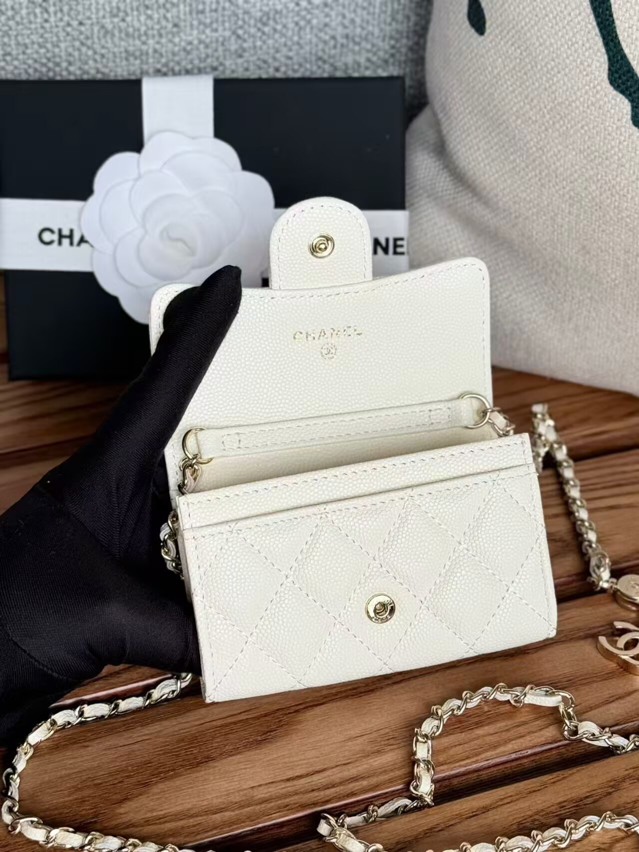 Ch**el Wallet on Chain 11x7.5x2cm