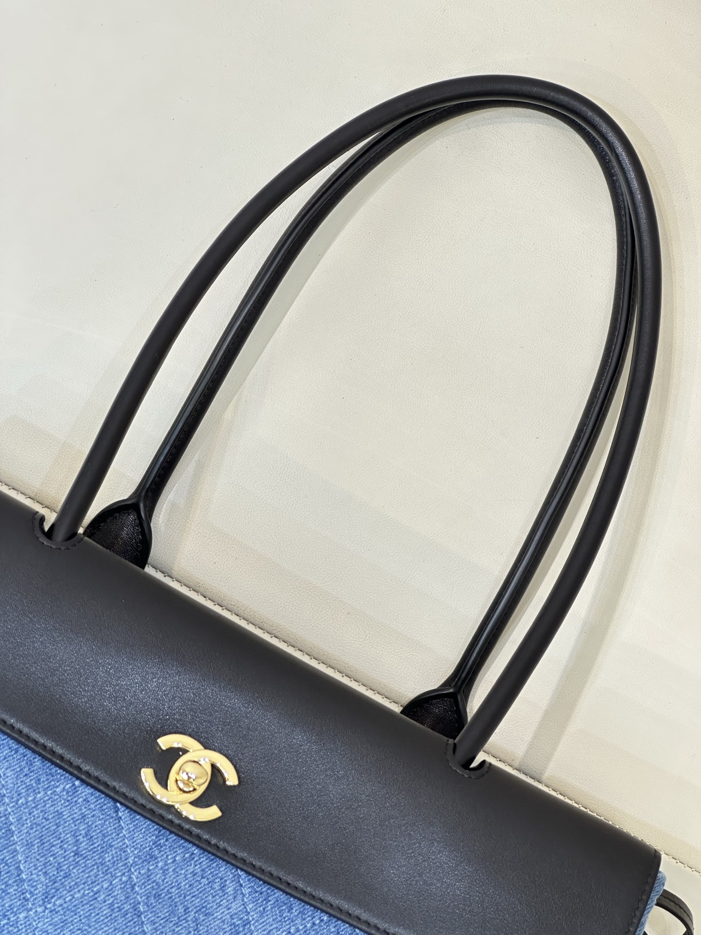 Ch**el small tote as6288 15x31x12cm