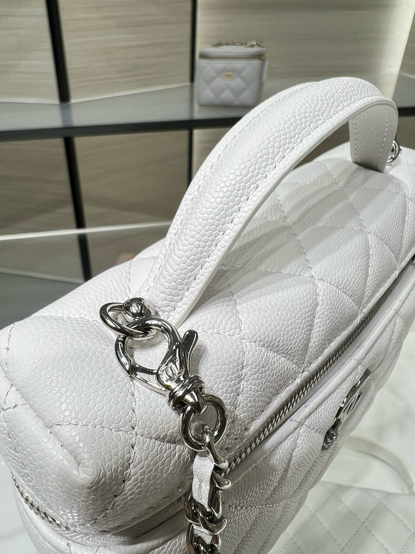 Ch**el long vanity with chain ap4854 19.5x17x5cm