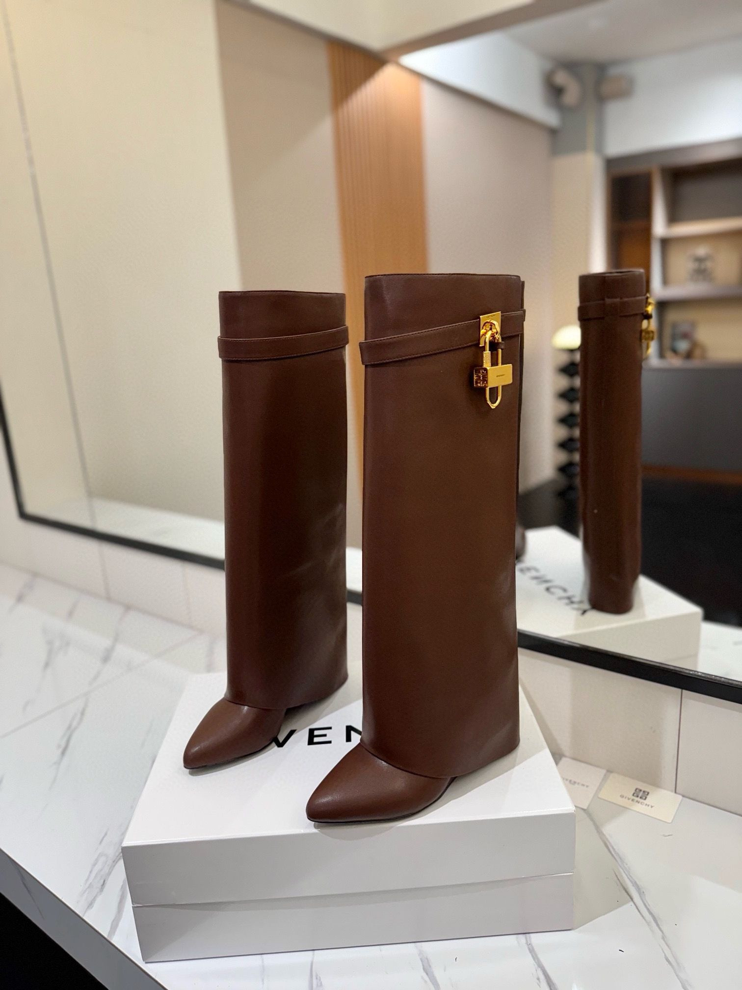 ua G1uenchy shark lock boots in leather
