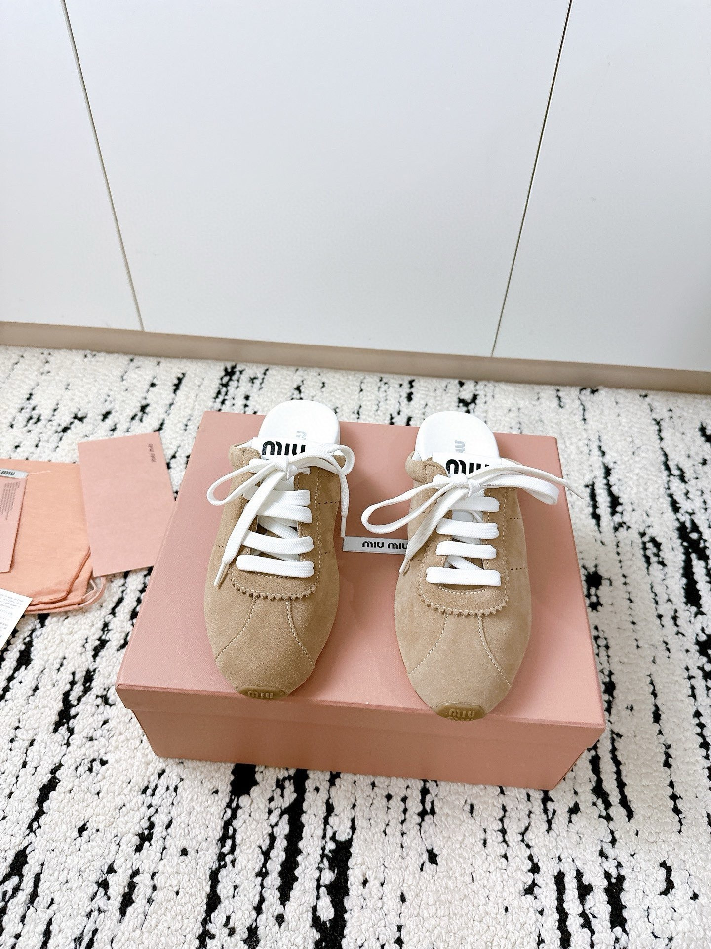 ua M1v M1v plume suede mules