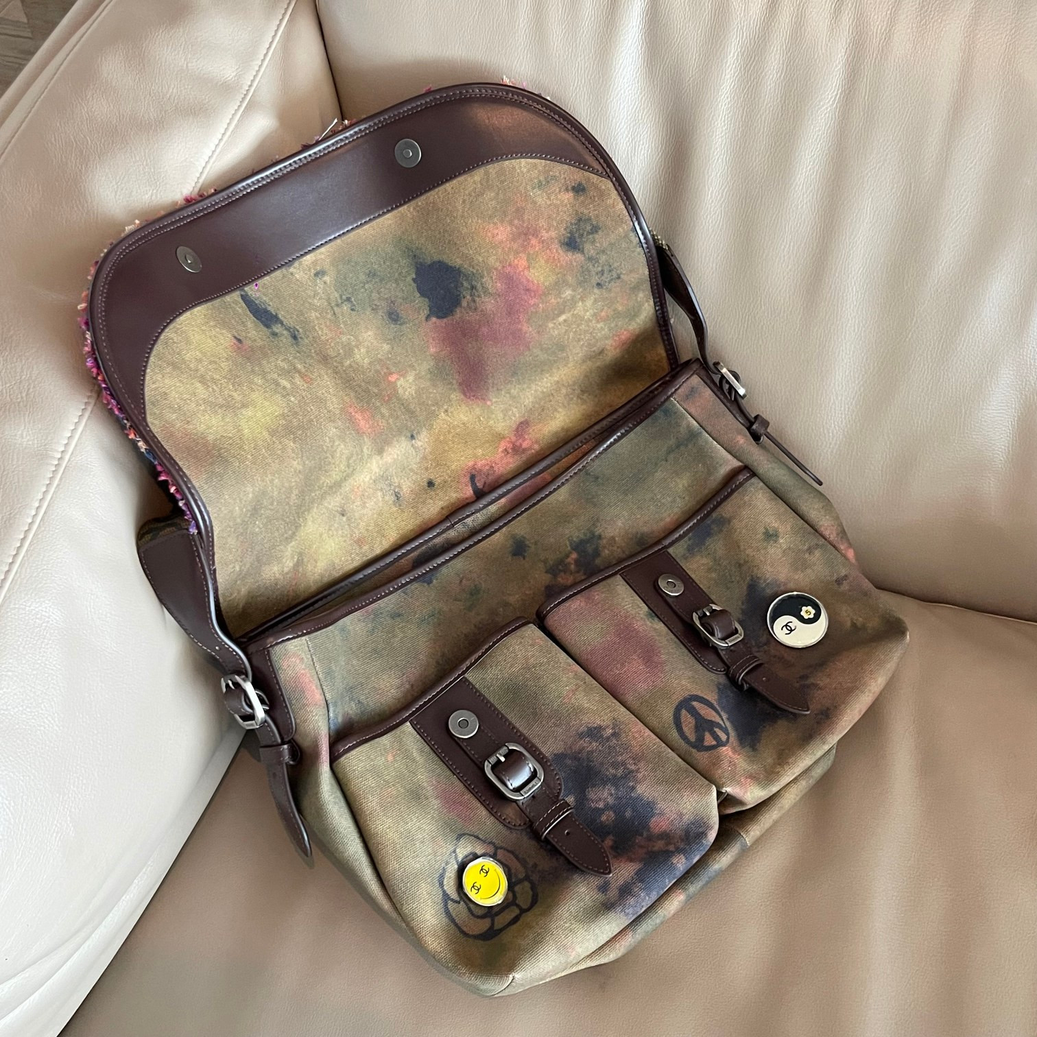 Ch**el On the Pavements Messenger Graffiti Washed Toile Bag 42x30x13cm