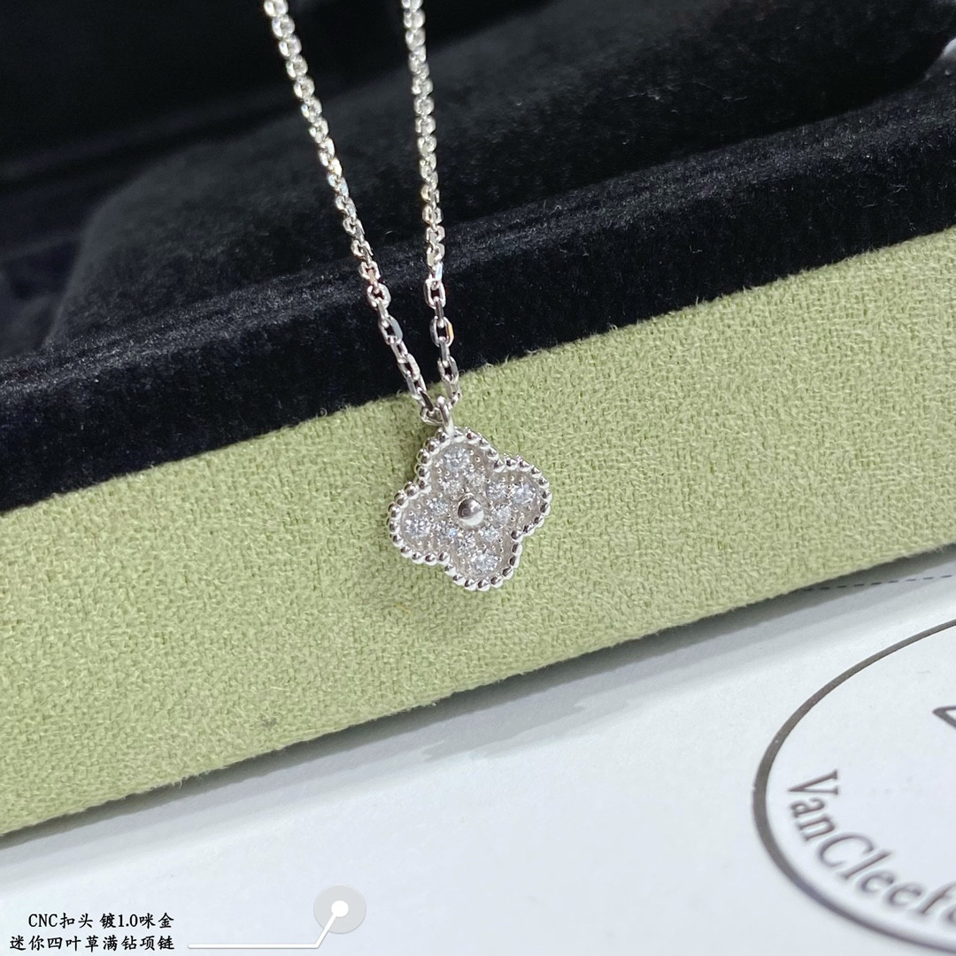 V*n Cl**f & Arpels Mini D1am0nd Four-Leaf Clover Necklace Diameter approx 1.0cm,Chain length approx 40+5cm