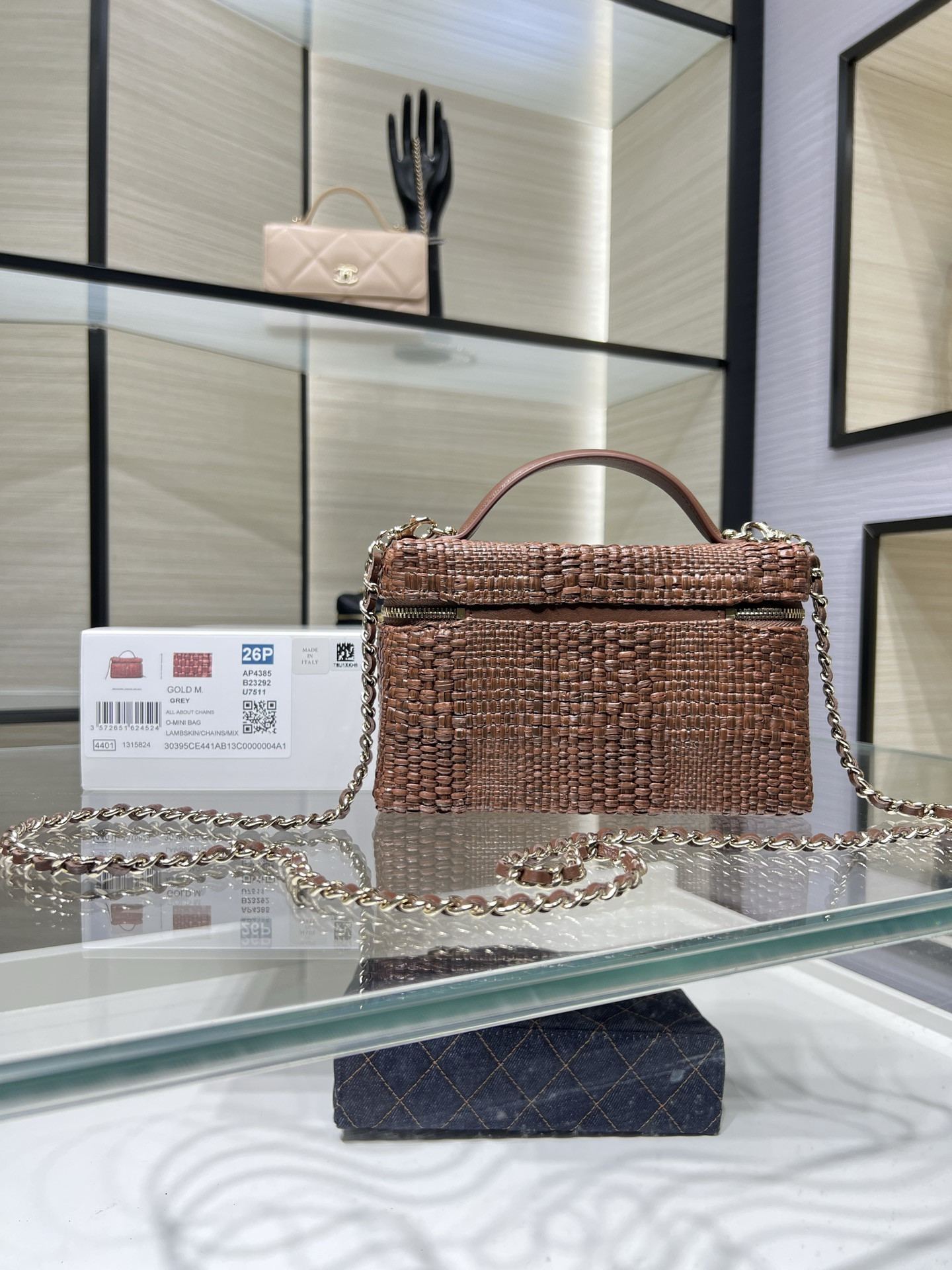 Ch**el classic vanity with chain ap4385 17x19.5x5cm