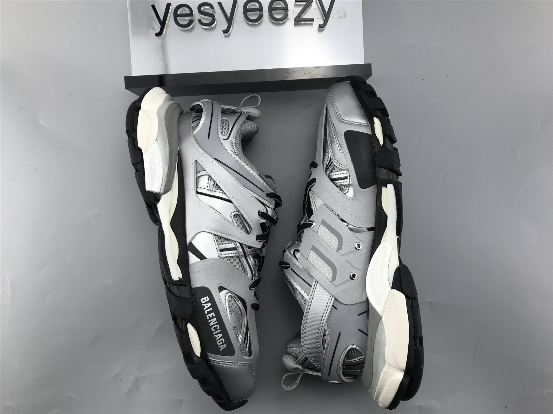 UA TRACK SNEAKER IN BLACK AND SILVER MESH AND NYLON