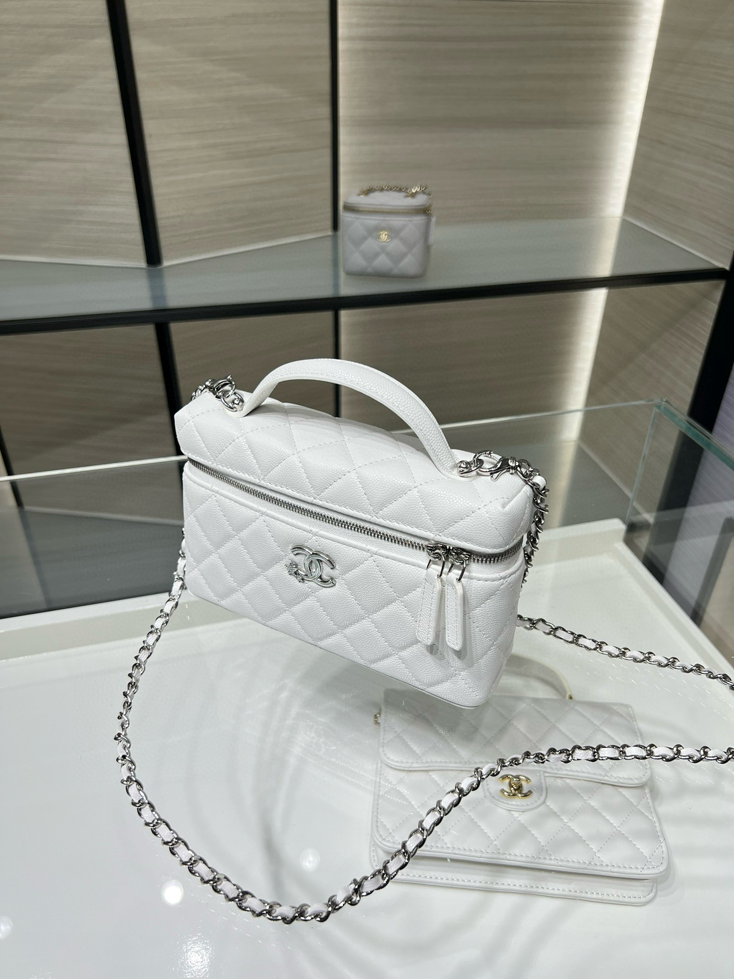 Ch**el long vanity with chain ap4854 19.5x17x5cm
