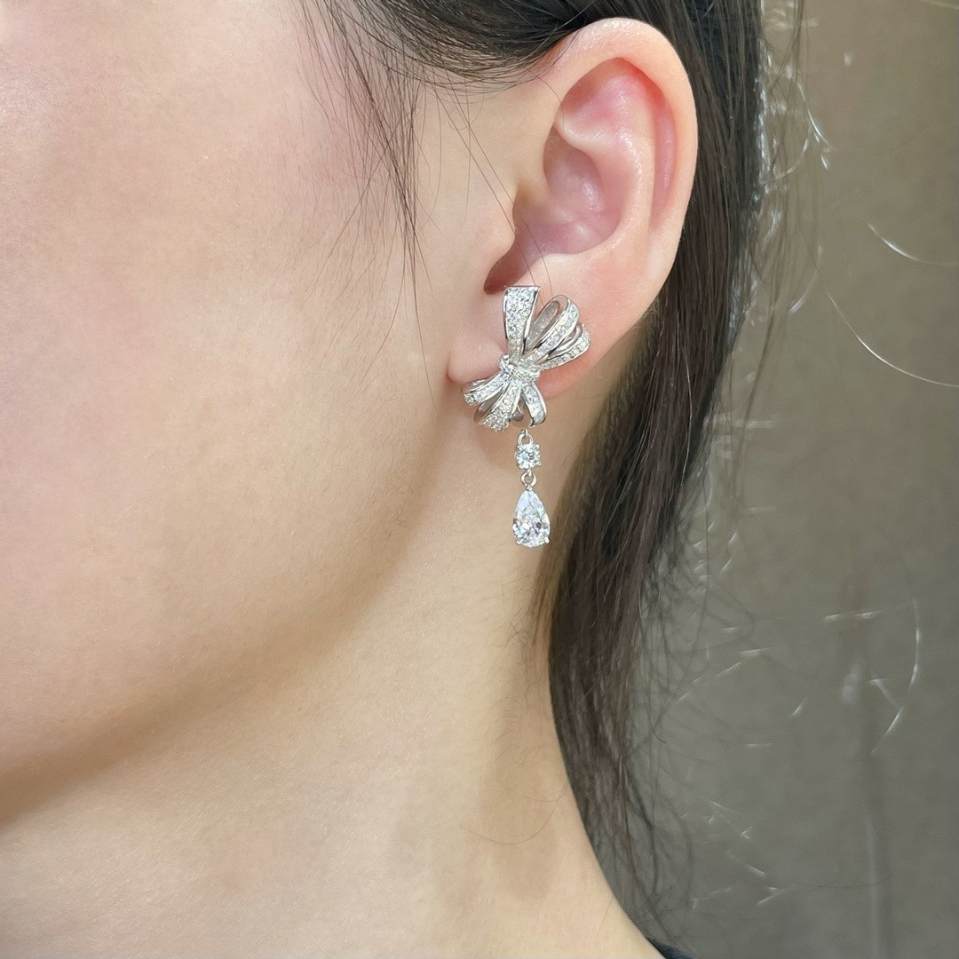 Graff D1am0nd-encrusted Butterfly Stud Earrings Ag925
