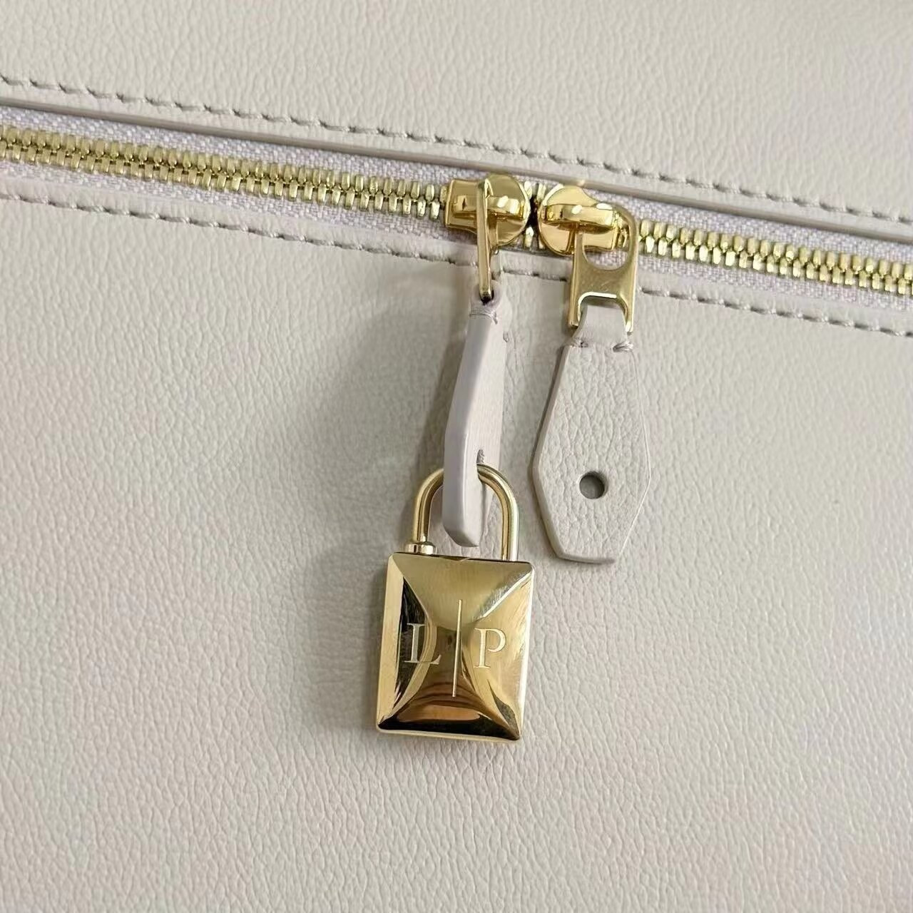 L0r0 P1ana extra pocket l27 16x27x10cm