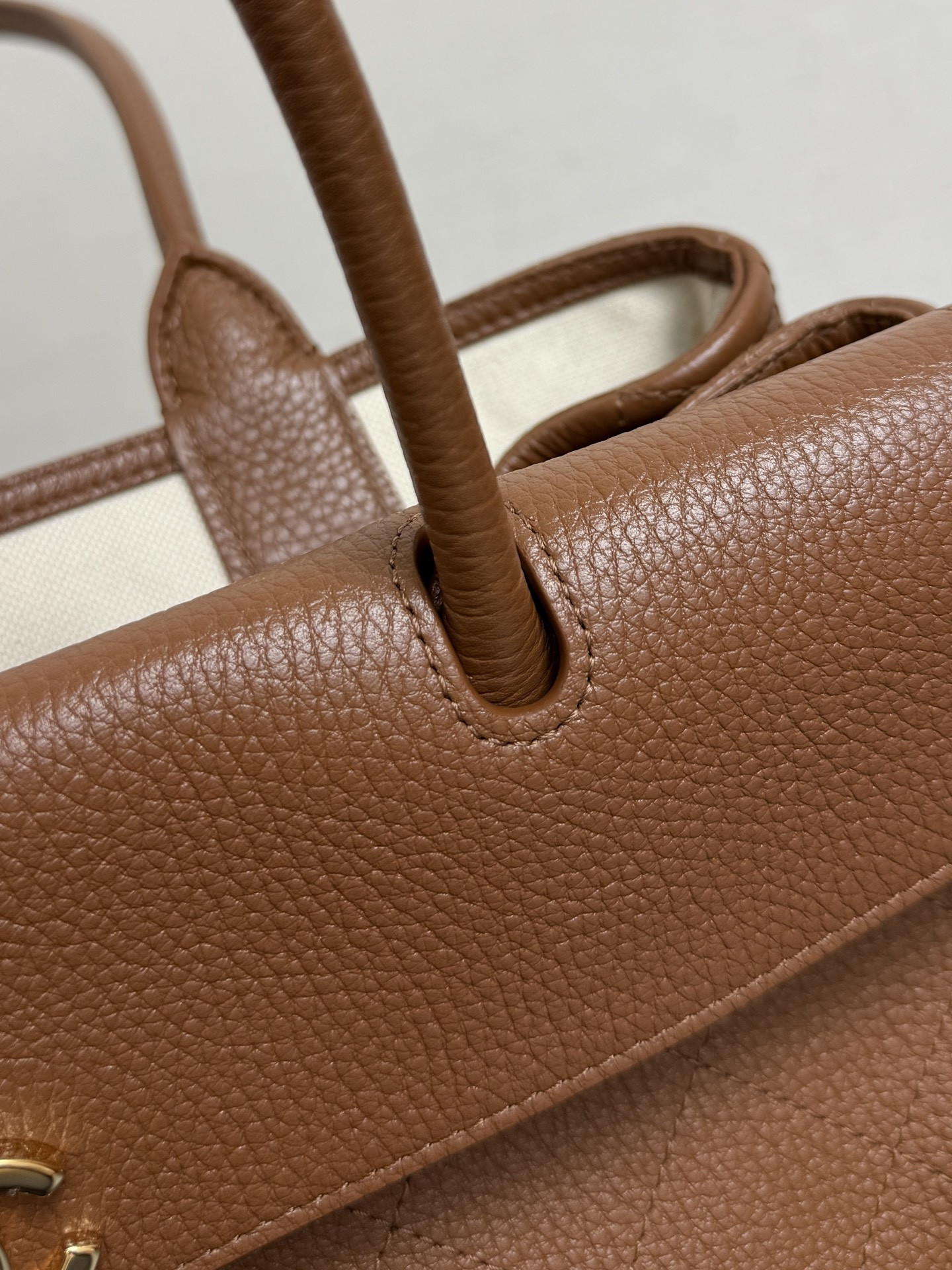 Ch**el small tote as6288 15x31x12cm