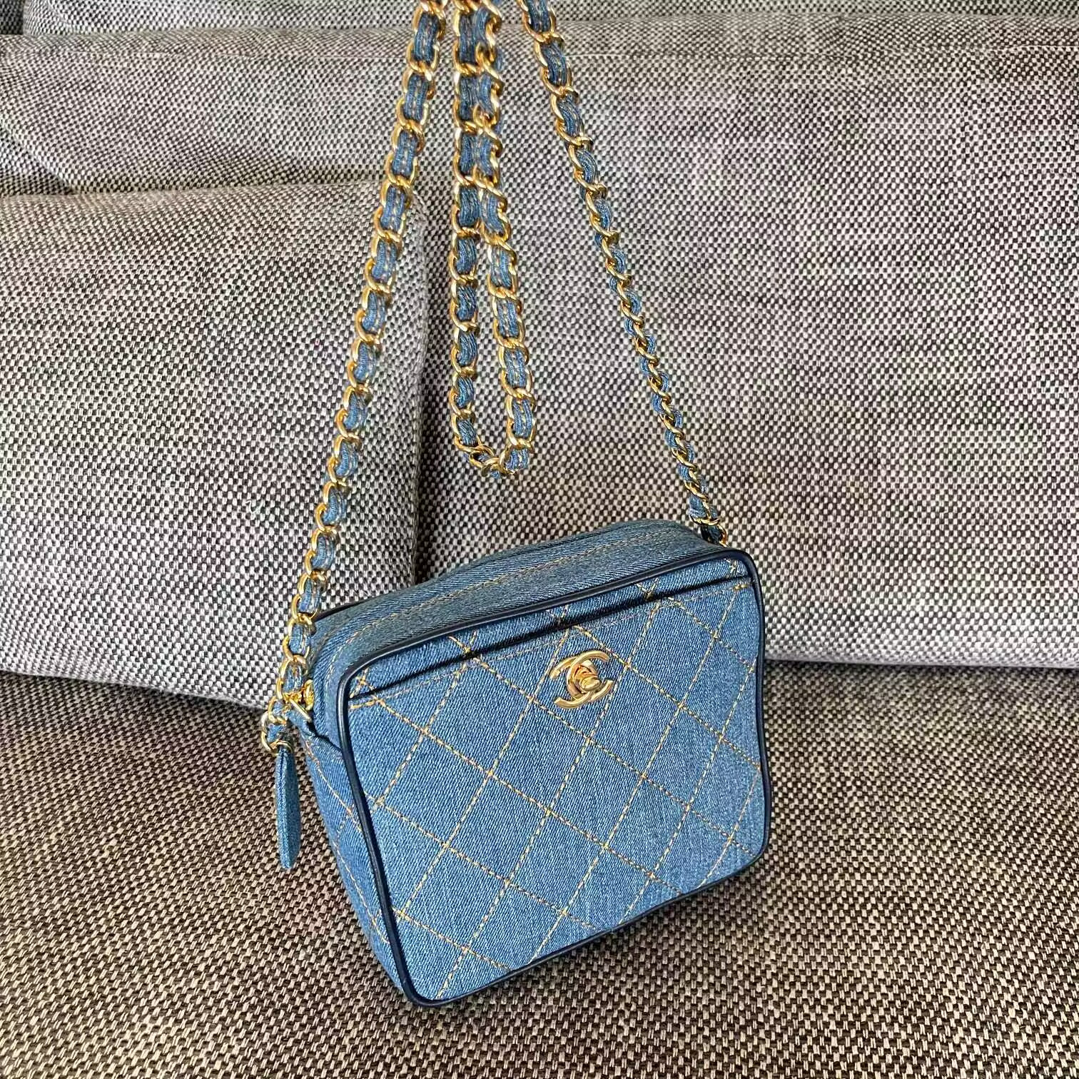 ch**el De*1m quilted bag 17.5x15.5x6.5cm