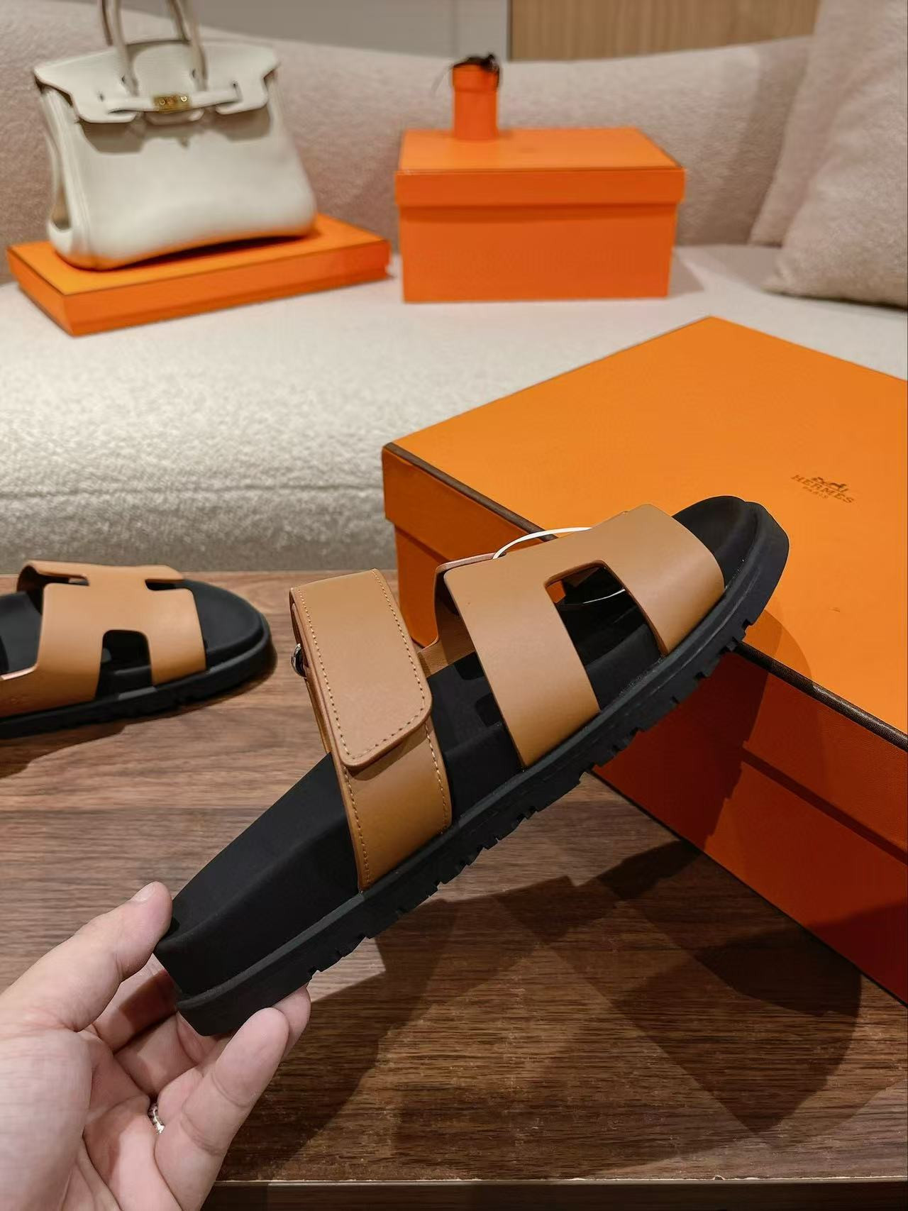 UA H**me5 Chypre Sandal