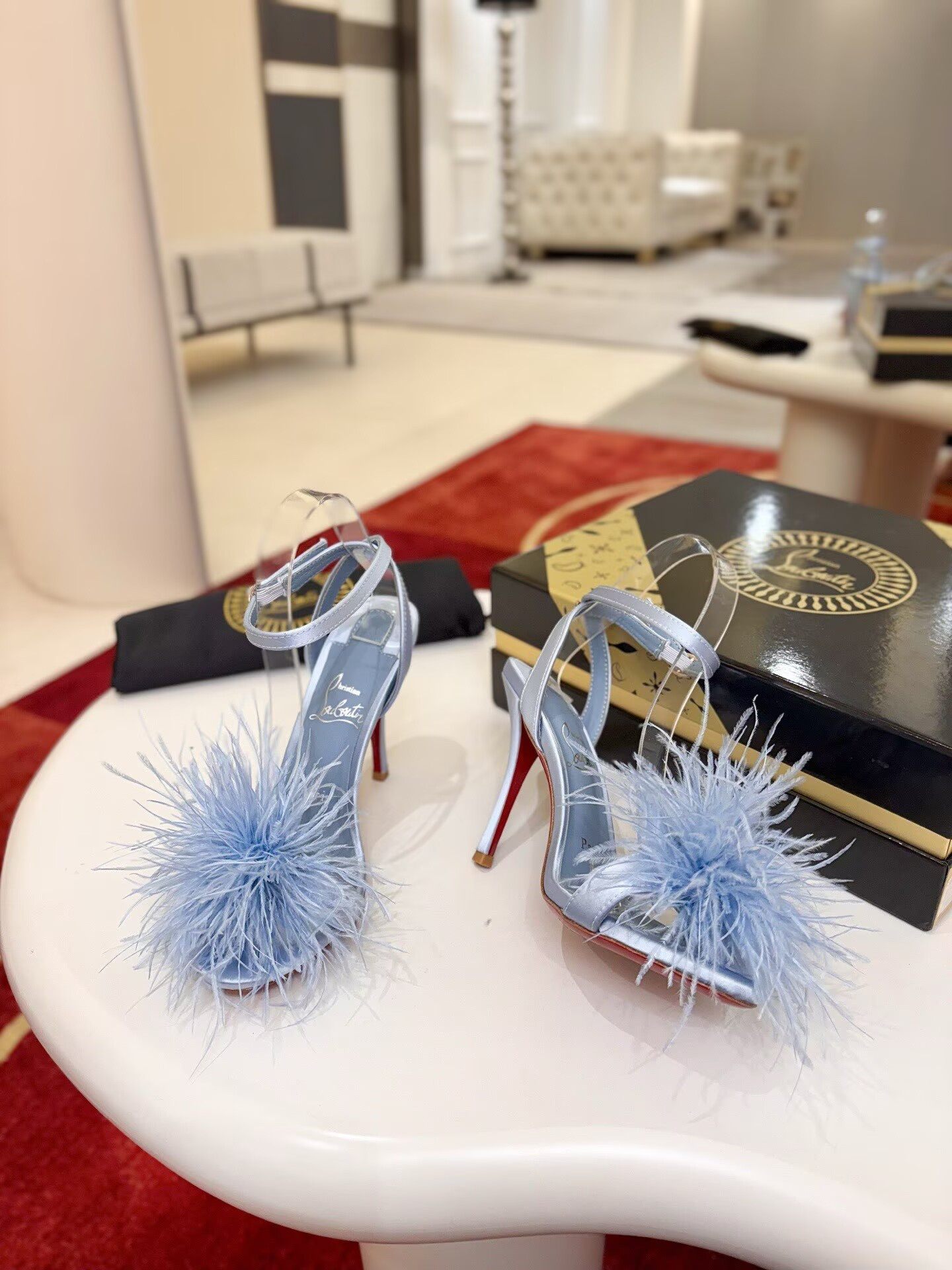 ua Chr1st1an louboutin patapompom sandals