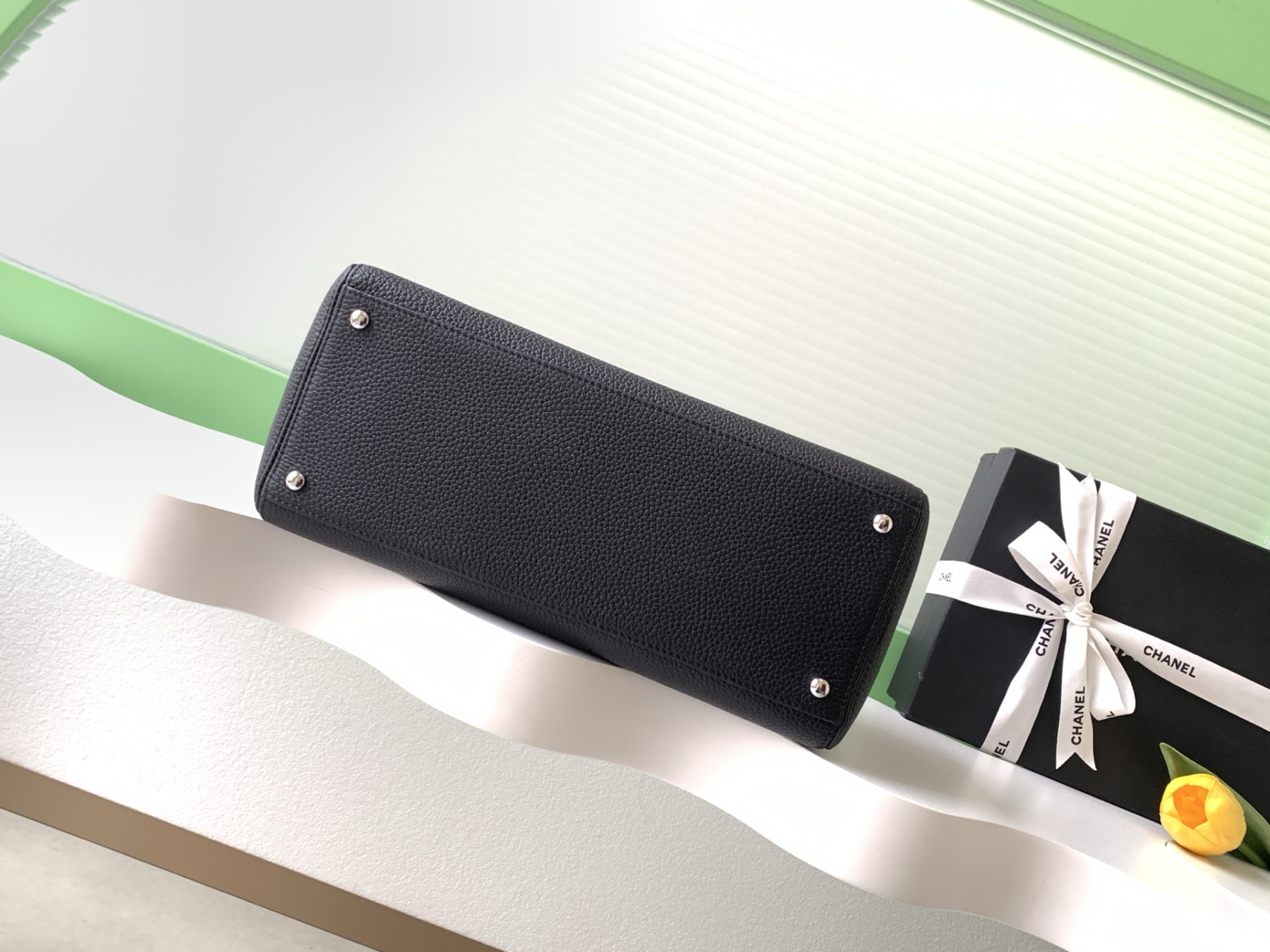Ch**el executive cerf tote 32x17.5x13cm