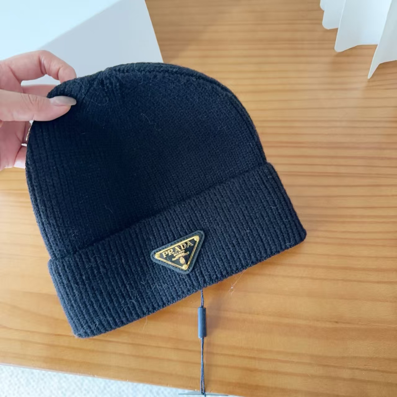 Pra*a knit hat