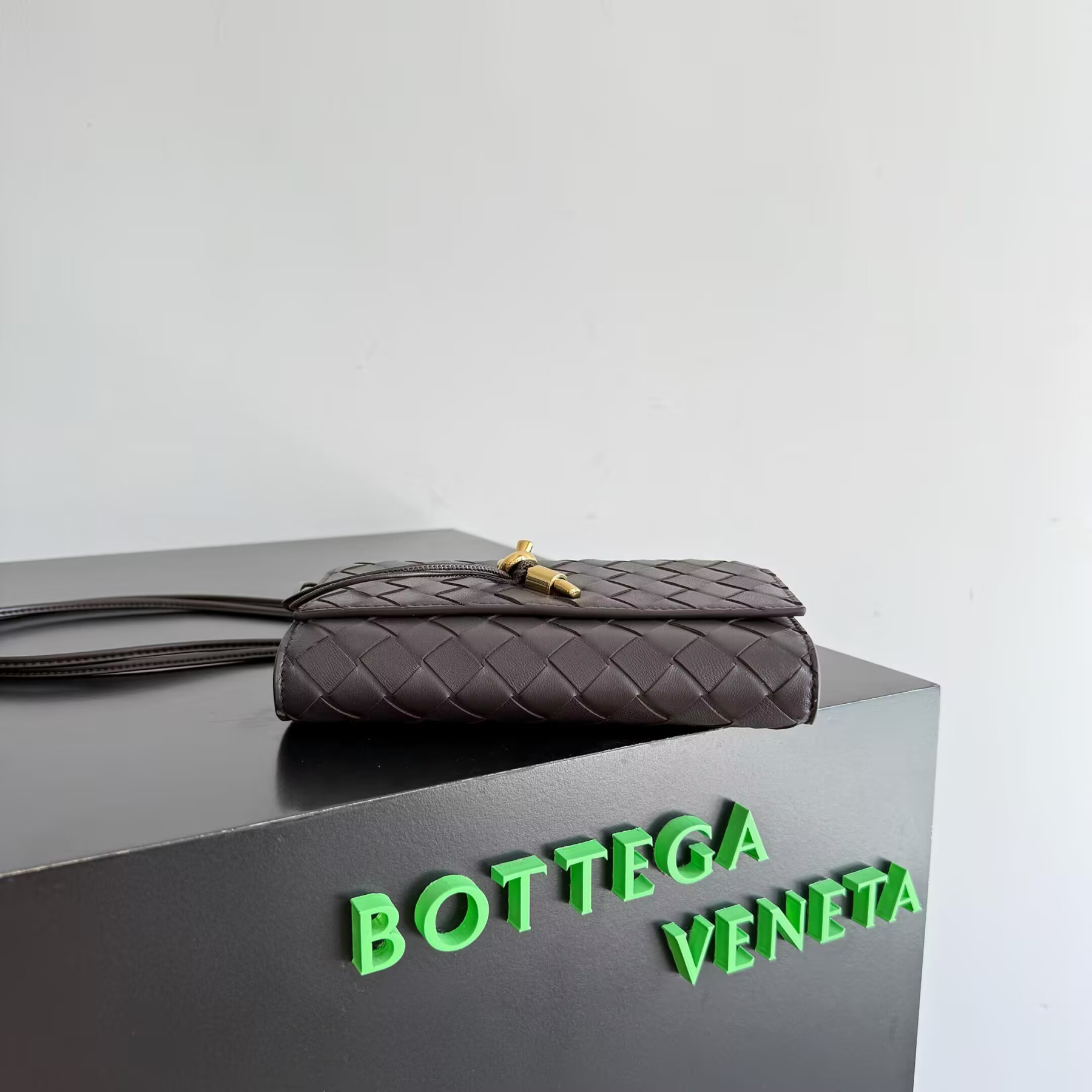 b0tte*a Ven*ta andiamo pouch on strap 19x12.6x2cm