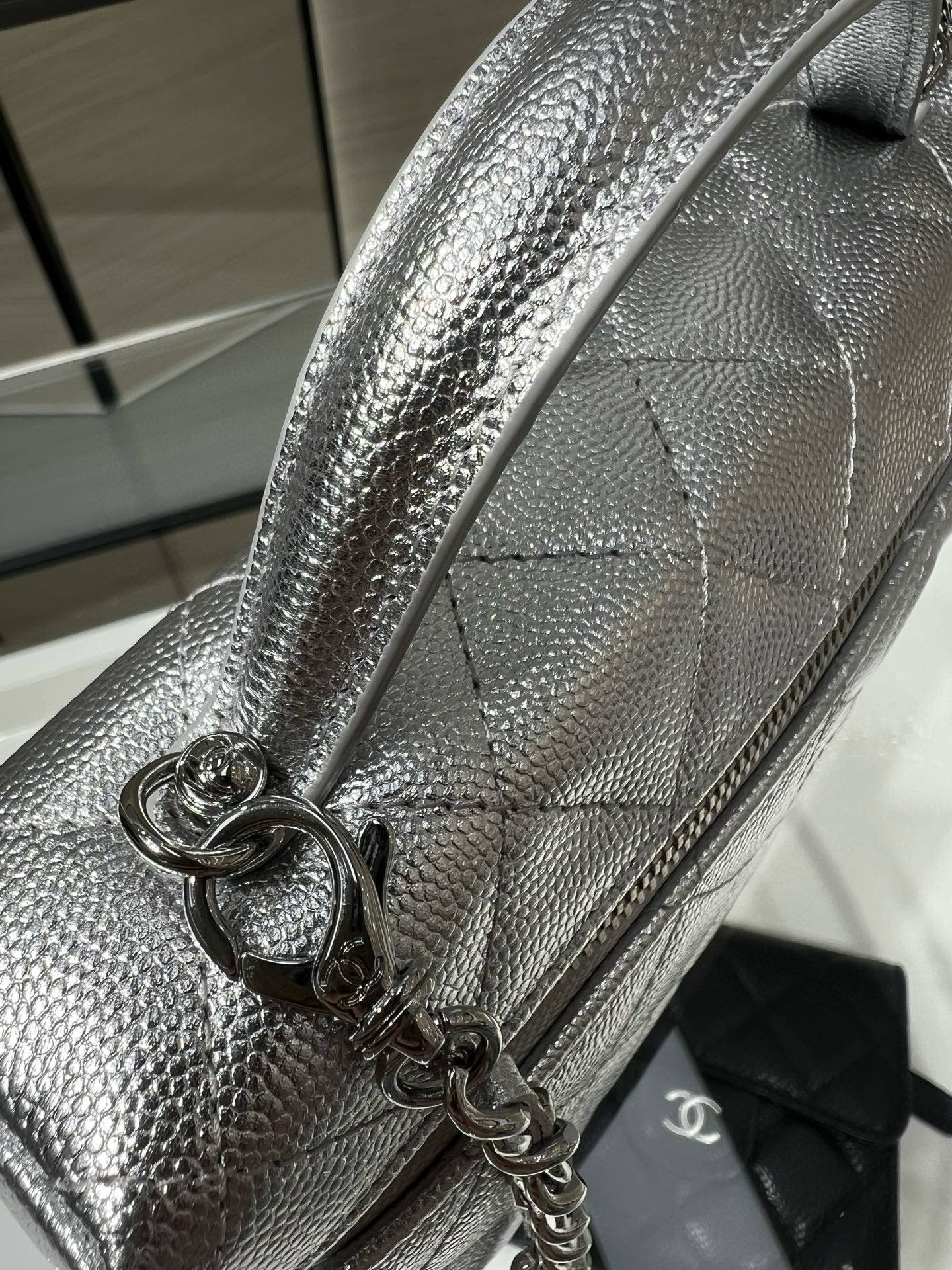 Ch**el classic vanity with chain handbag ap4385 17x19.5x5cm