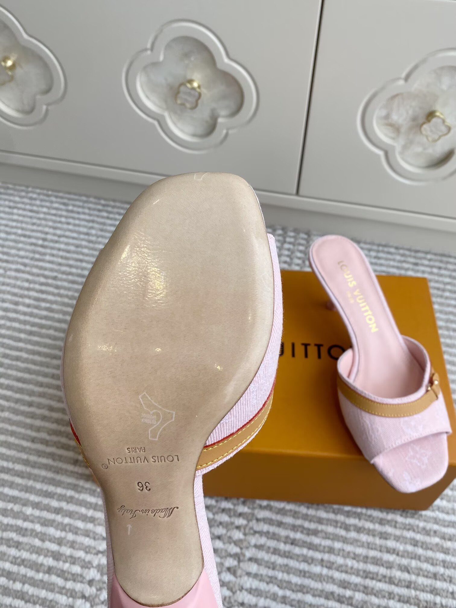 UA LV 6AM Mule