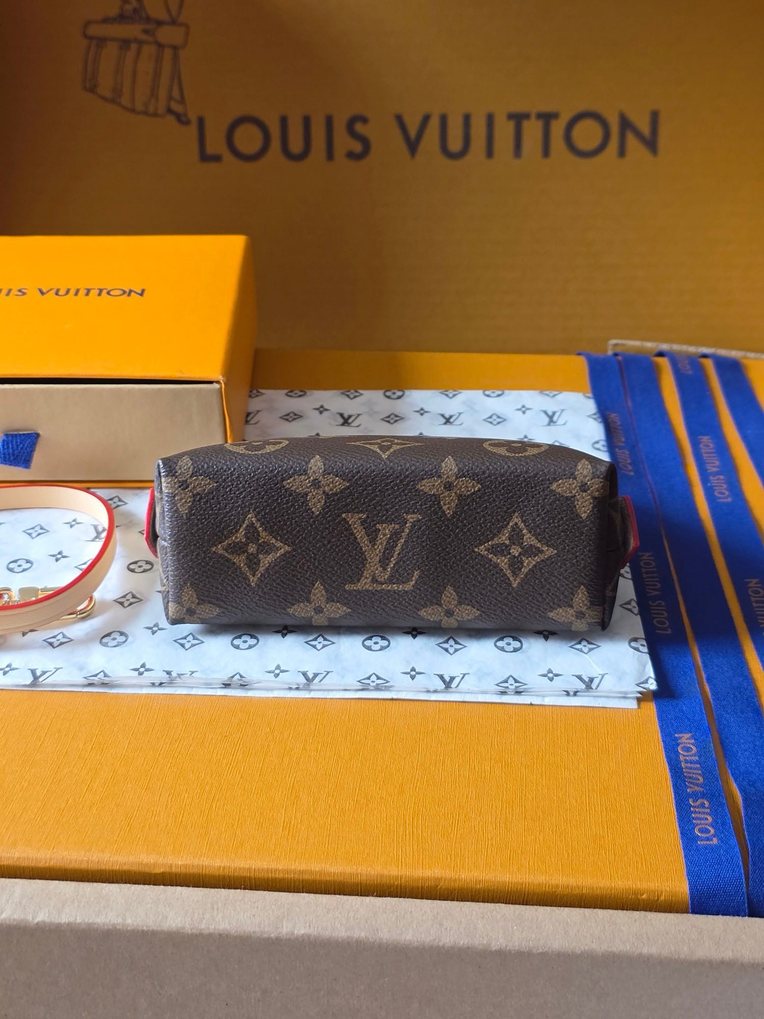 LV Cosmetic Purse M25653 13.5x9x5.5cm
