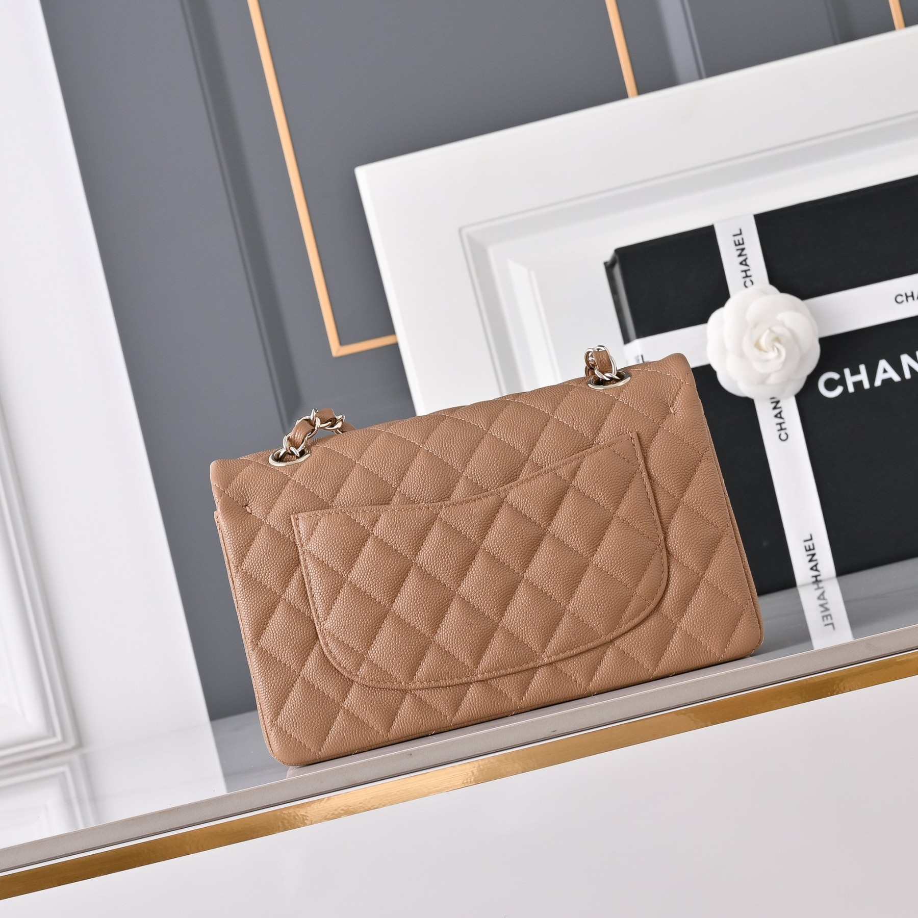 Ch**el classic flap handbag caramel with light gold hardware and caviar leather a01113 23x14.5x6cm
