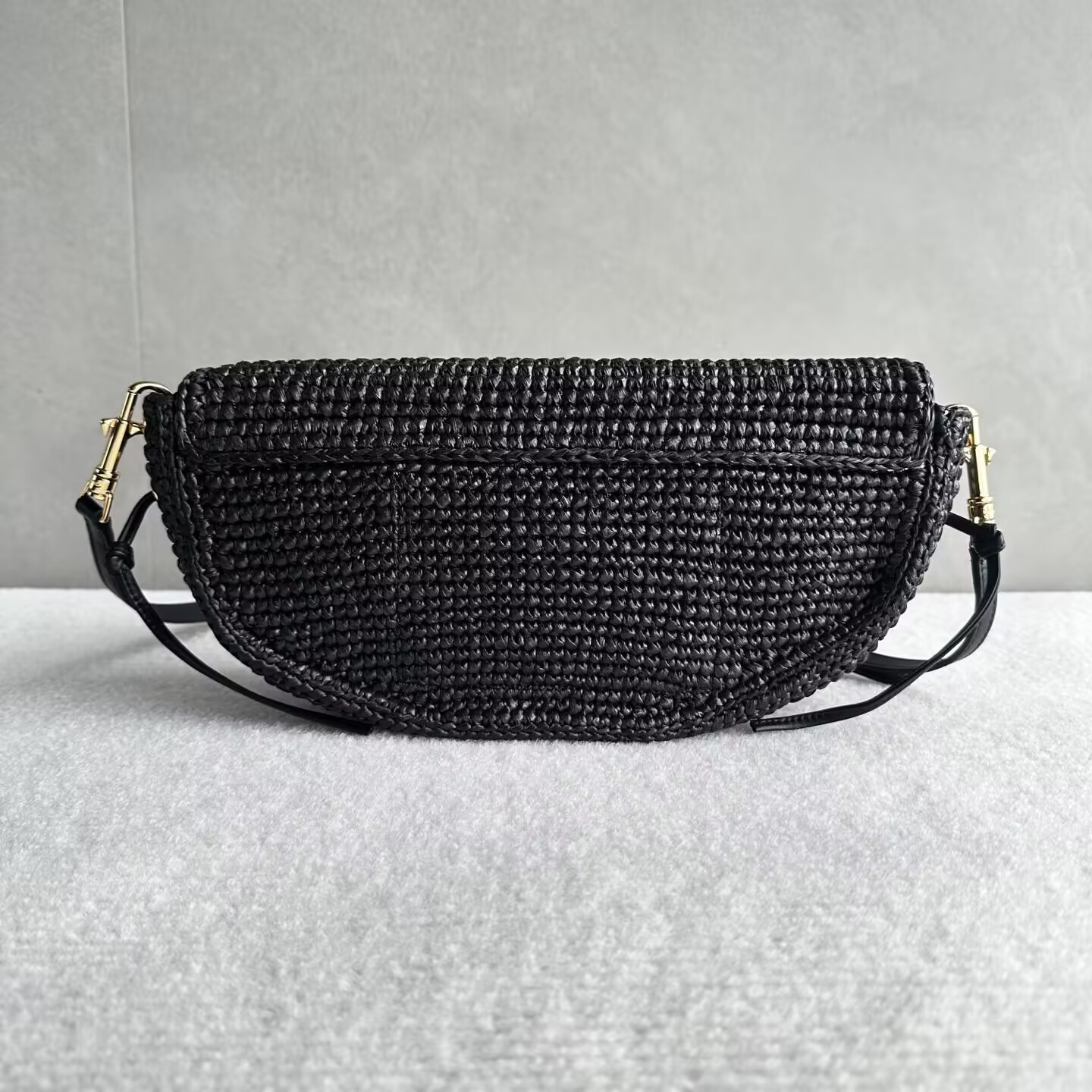 Ce1i*e little halfmoon soft triomphe in raffia 28.5x6x14cm