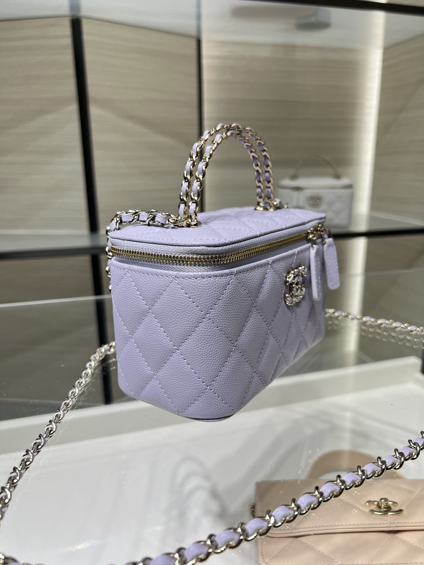 Ch**el vanity with chain ap5182 9.5x17x8cm