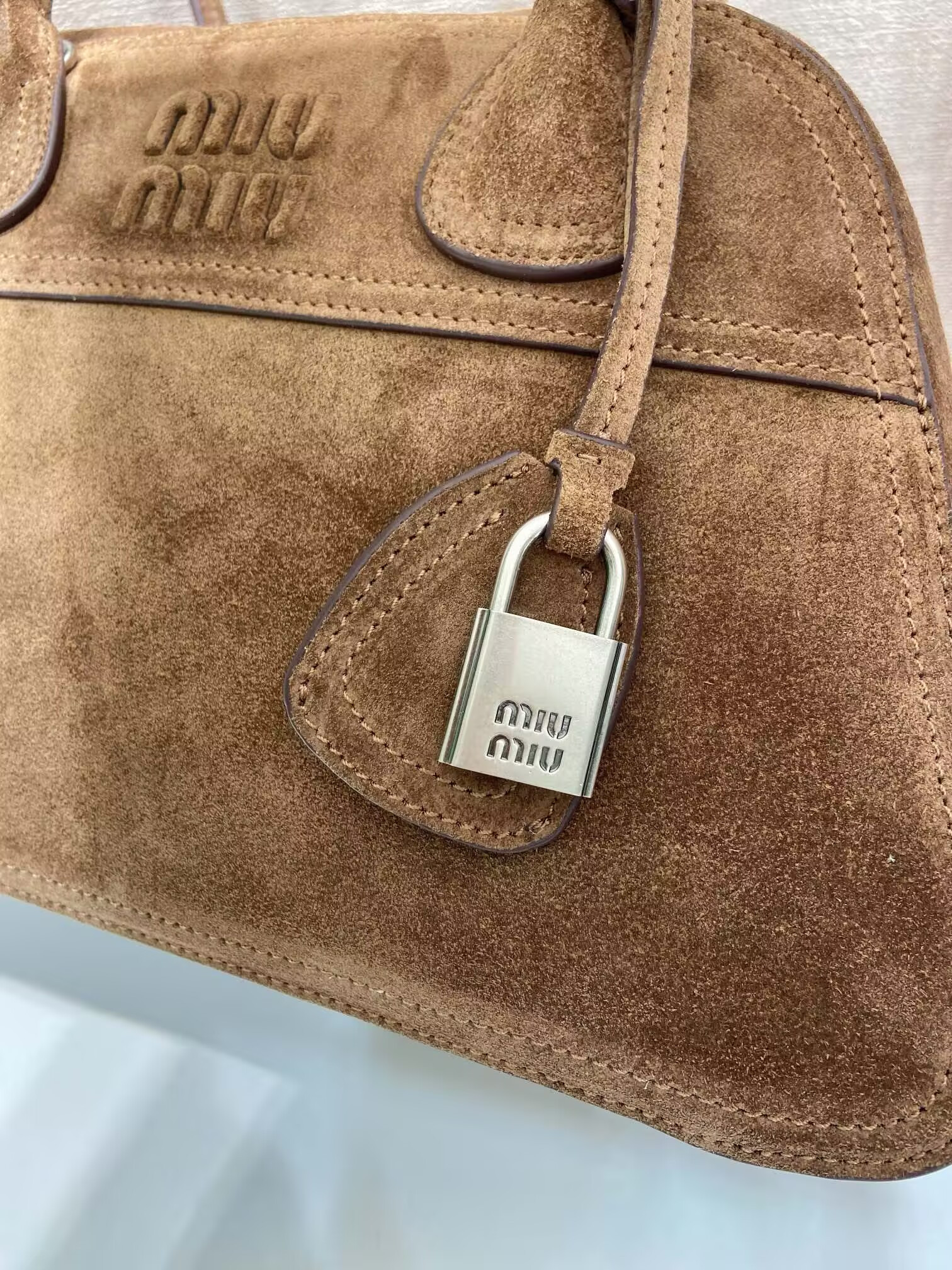 M1v M1v vivant suede bag 32x19.5x11cm