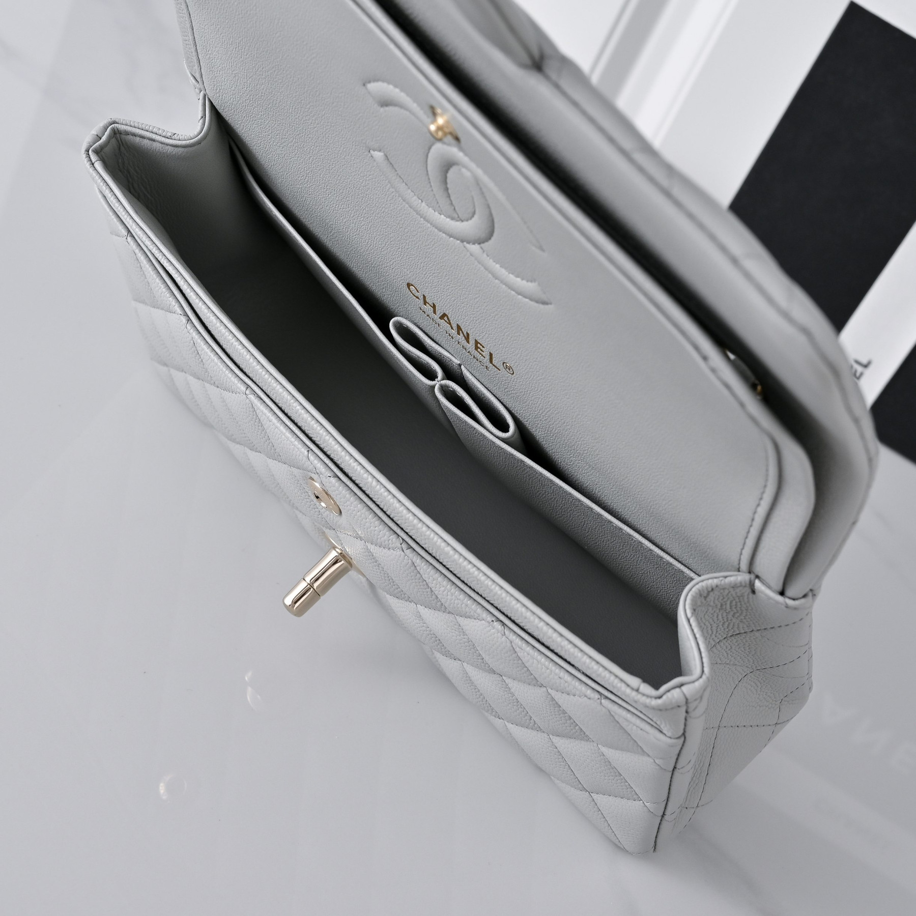 Ch**el classic flap handbag light grey with light gold hardware and caviar leather a01113 23x14.5x6cm