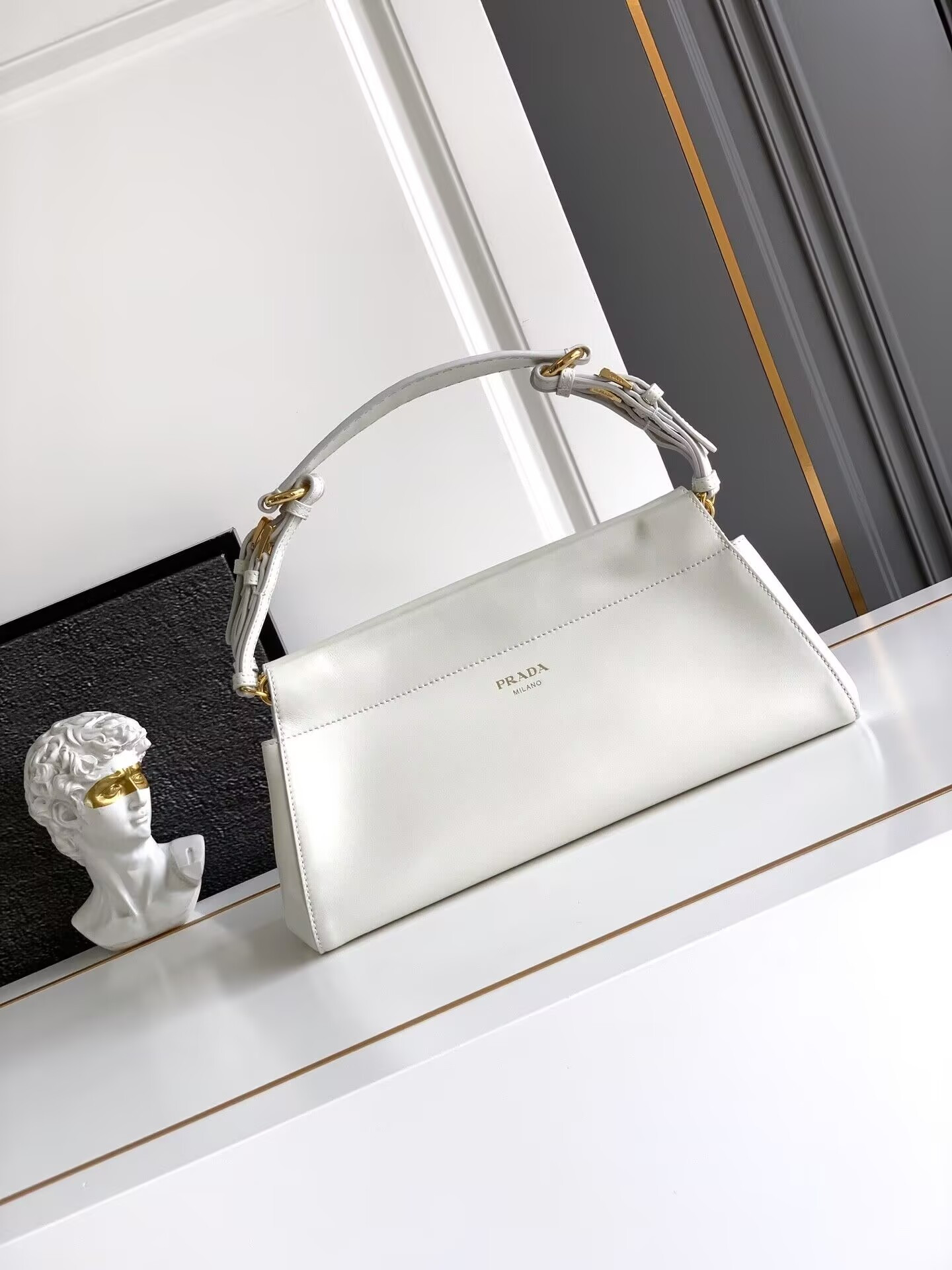 Pra*a Enchaîné Medium Leather Bag 15.5x32.5x11cm