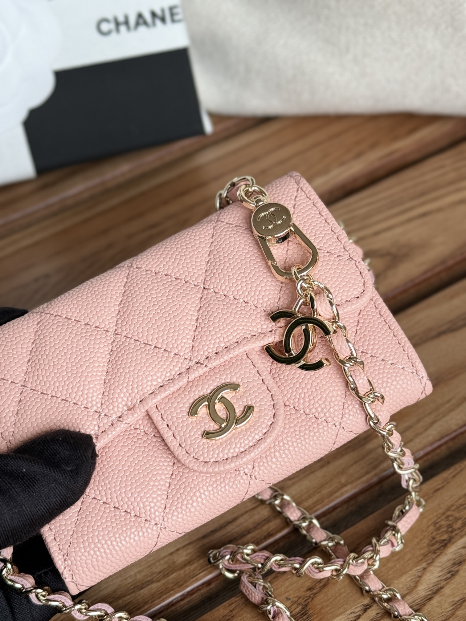 Ch**el wallet on chain 11x7.5x2cm
