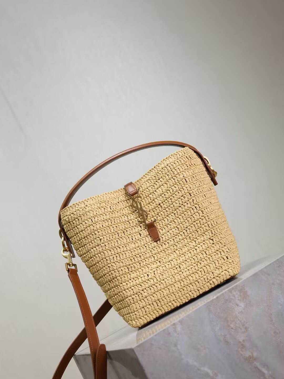 Y51 le 37 (raffia) 17x20x13cm