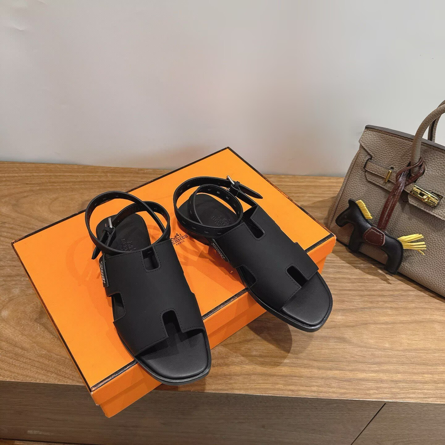 ua H**me5 maya sandal