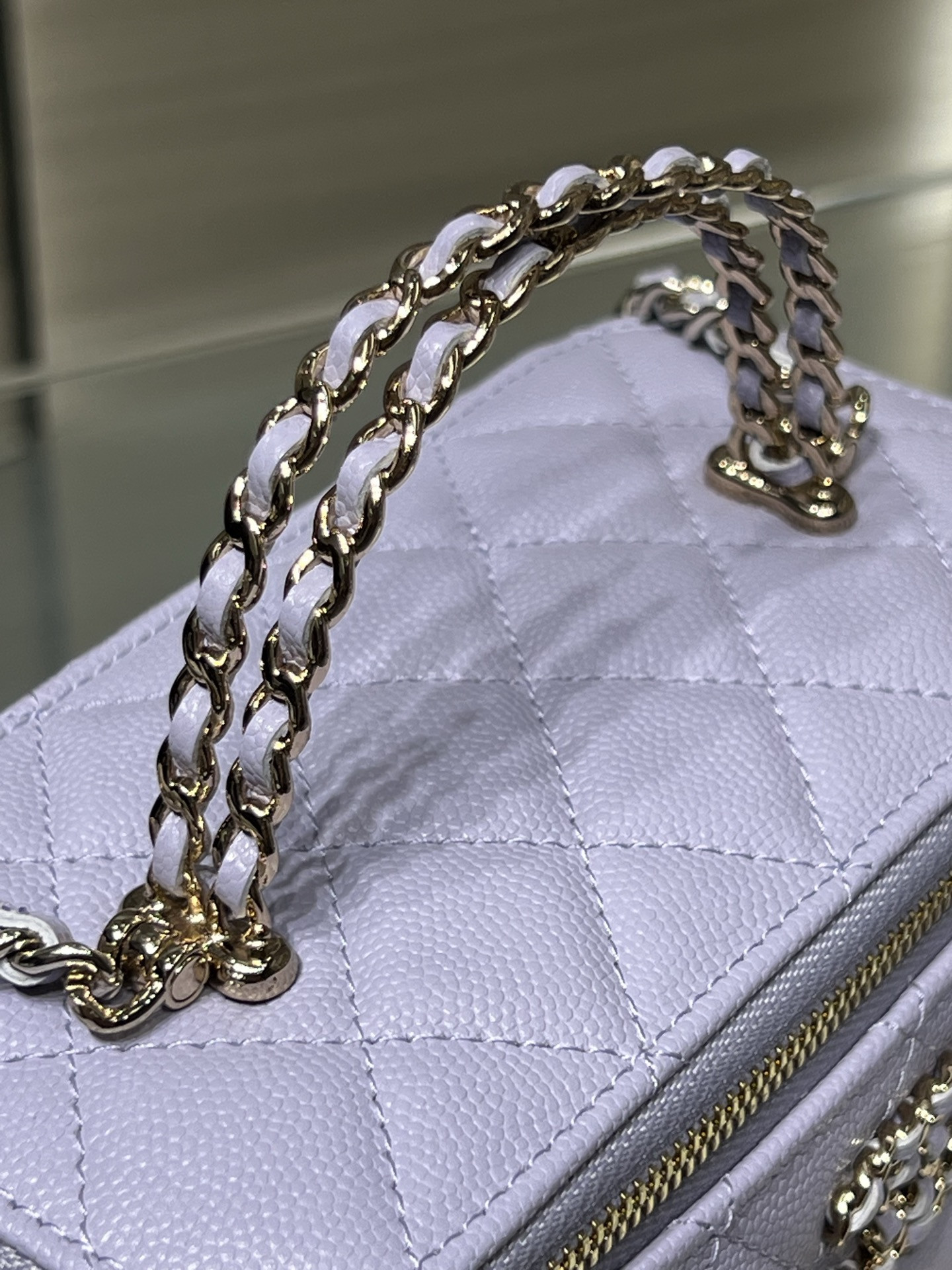 Ch**el vanity with chain ap5182 9.5x17x8cm
