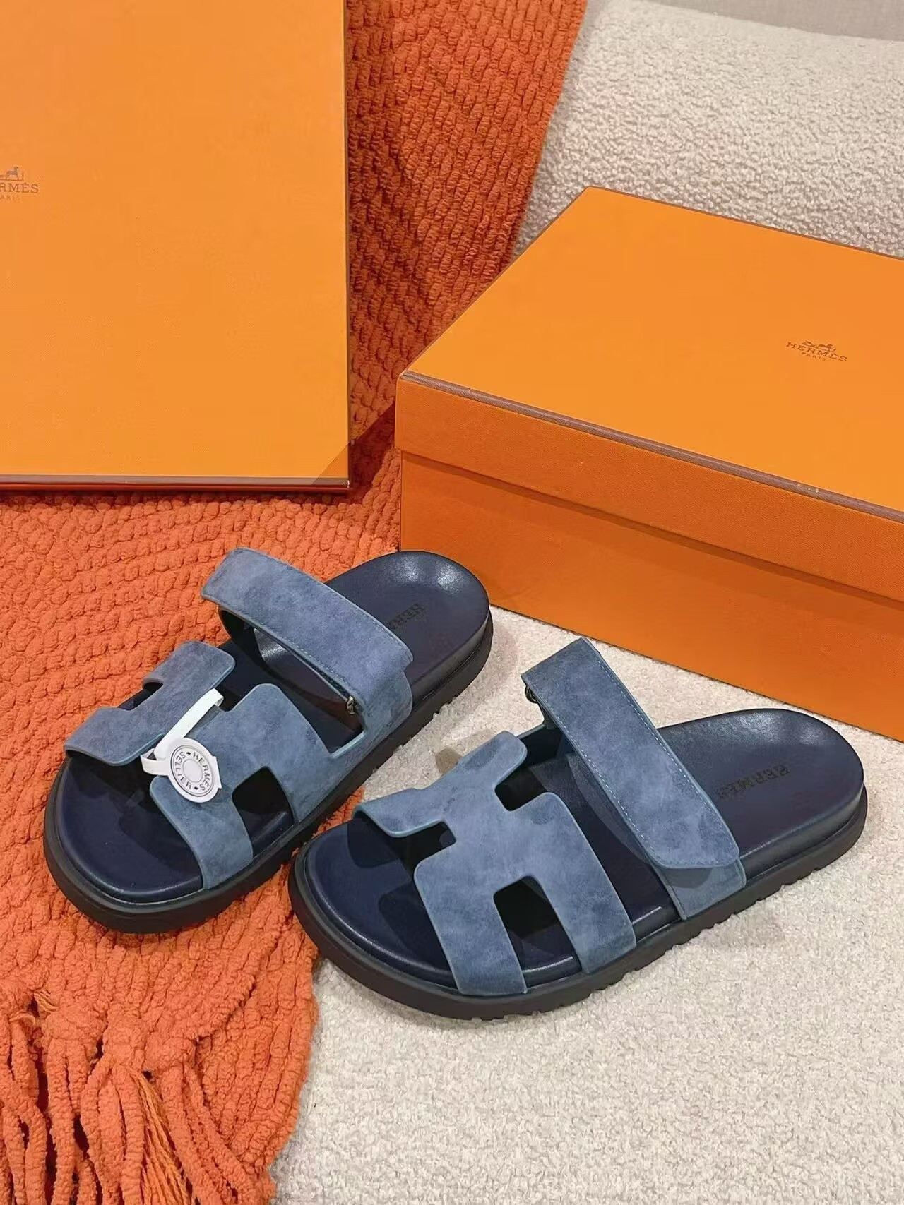UA H**me5 Chypre Sandal