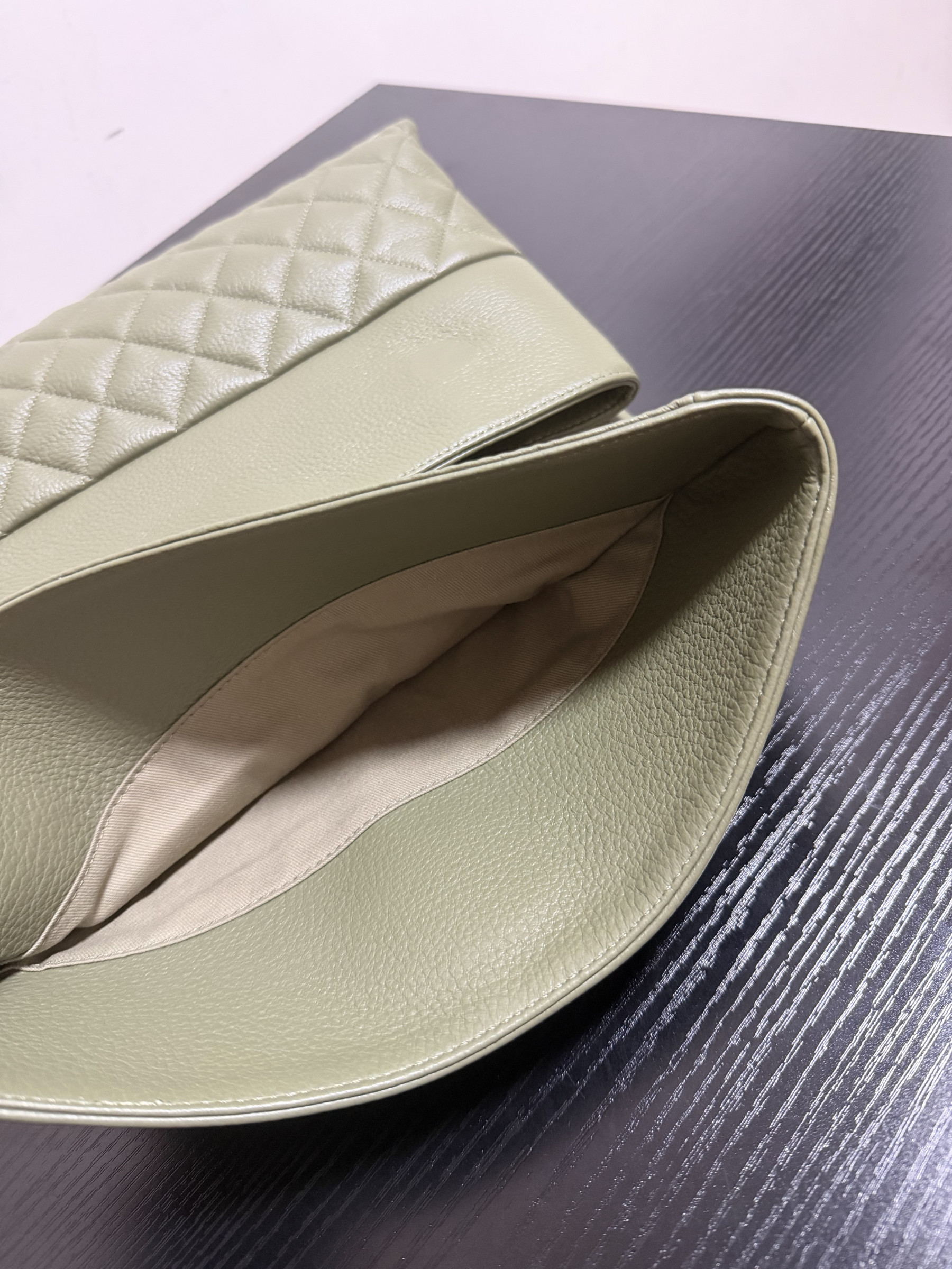 Ch**el hampton flap handbag as7095 32x19x7.5cm