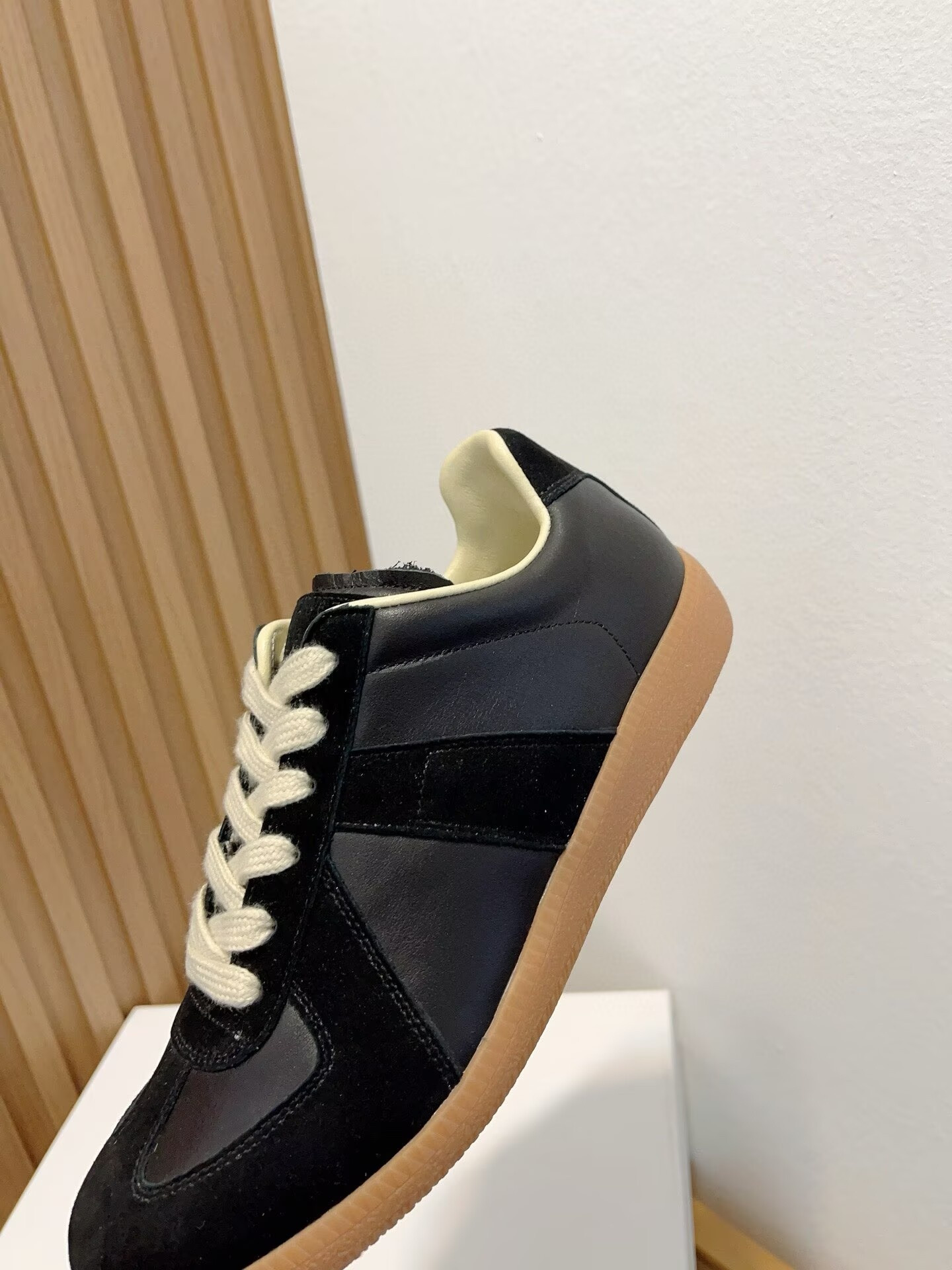 ua ma1s0n Marg*e1a mm6 black sneakers