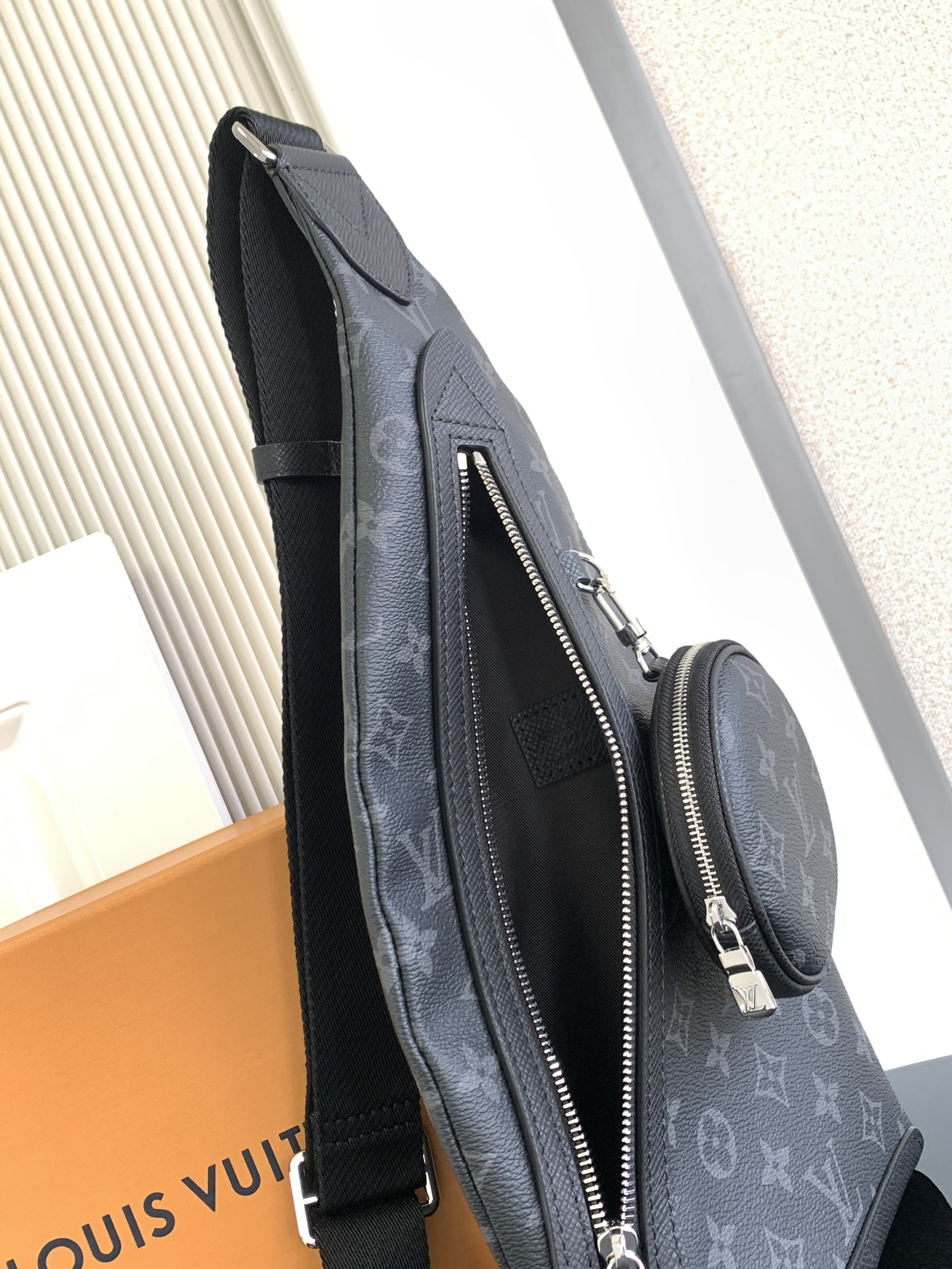 LV Duo Slingbag M30936 20x42x6cm