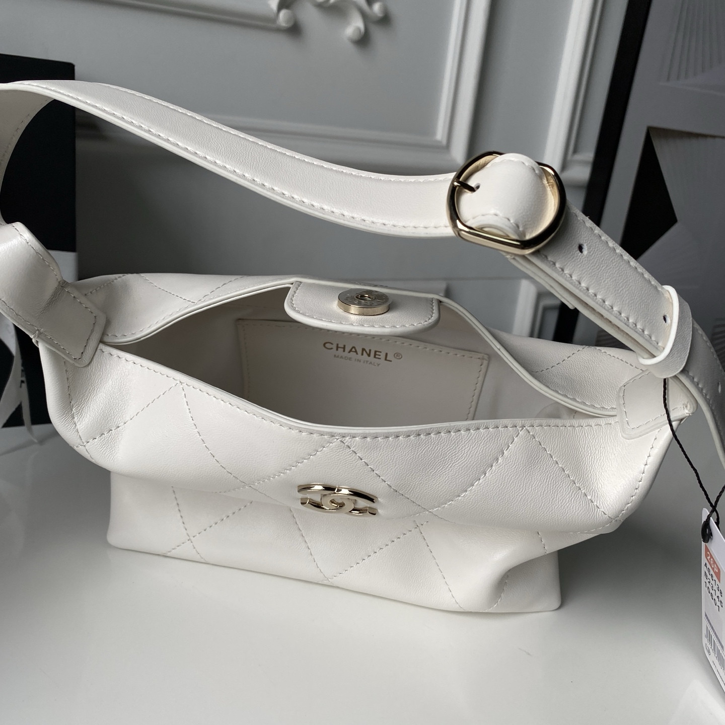 Ch**el hobo handbag as6138 13x23x8cm
