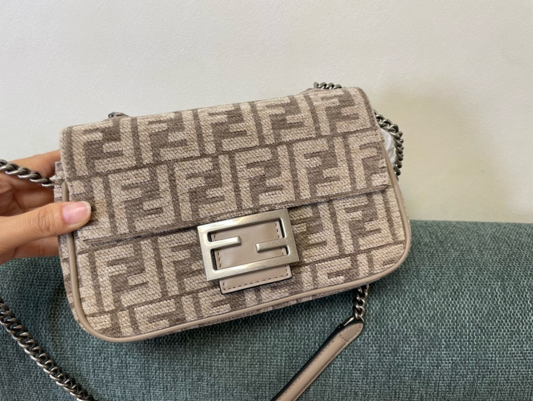 F**di Baguette Chain Midi dove gray tapestry fabric bag with FF motif SILVER 14.5x7x24 cm