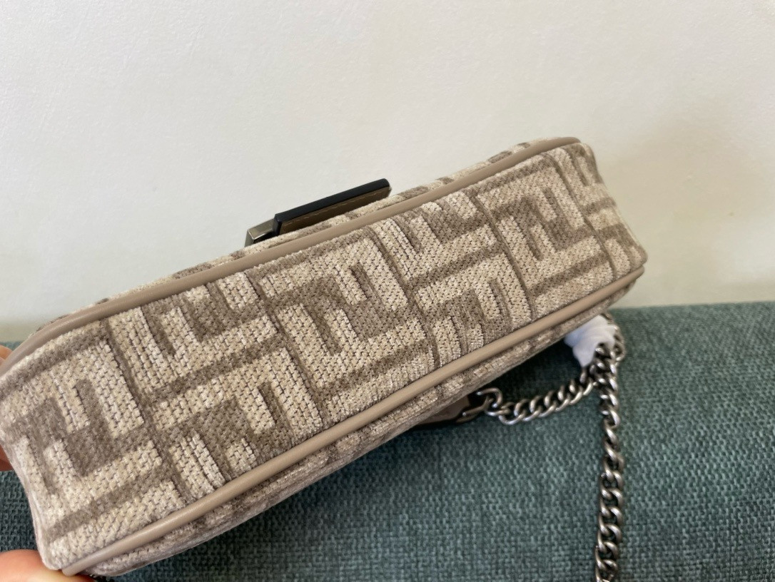 F**di Baguette Chain Midi dove gray tapestry fabric bag with FF motif SILVER 14.5x7x24 cm