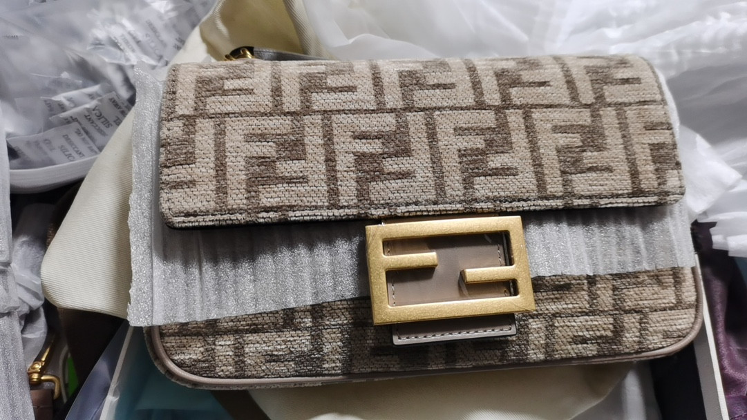 F**di Baguette Chain Midi dove gray tapestry fabric bag with FF motif 14.5x7x24 cm